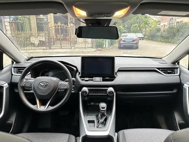 TOYOTA RAV4 Rongfang 2.0L CVT two-wheel drive fashion version