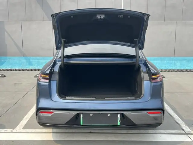 Geely Galaxy Galaxy Sparkle 8 PHEV 130km EM-P Starship Version