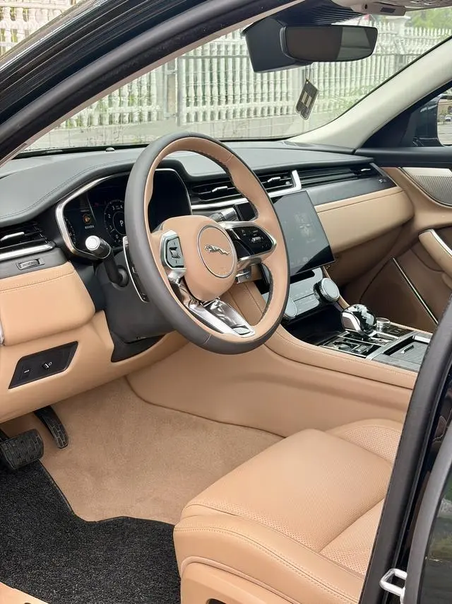 Jaguar Jaguar XFL 2.0T P250 two-wheel drive Exclusive Deluxe Edition