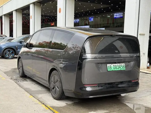 Li Auto Ideal MEGA Ultra version
