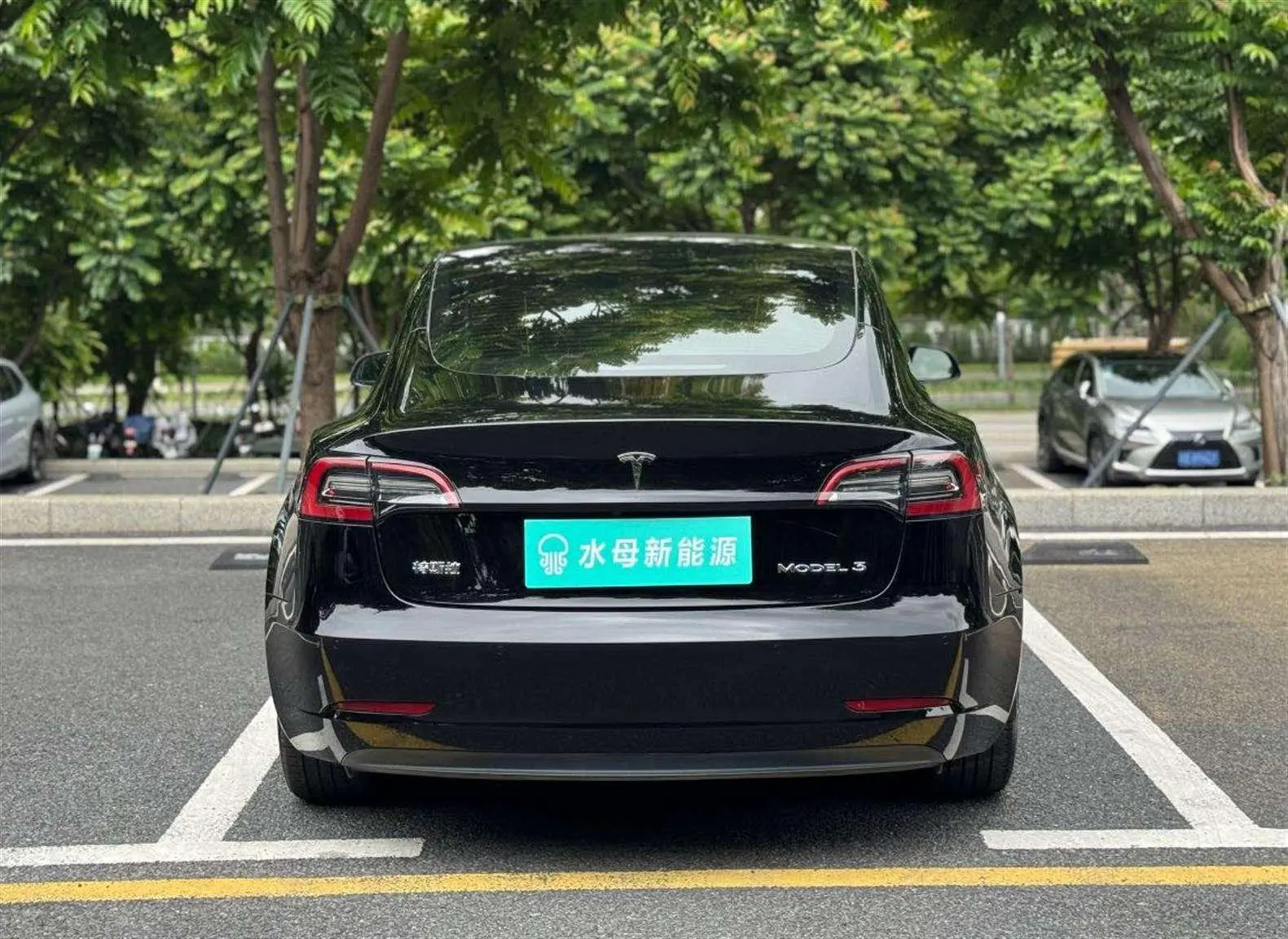 Tesla Model 3 Upgraded version of standard battery life rear drive