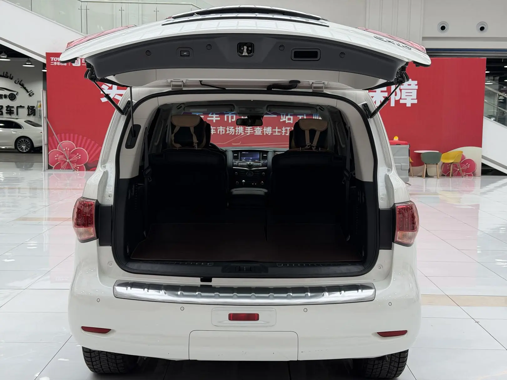 Infiniti Infiniti QX80 5.6L 4WD