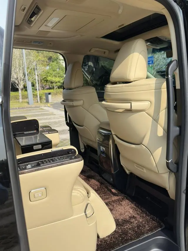 TOYOTA Elfa Dual Engine 2.5L Premium Edition