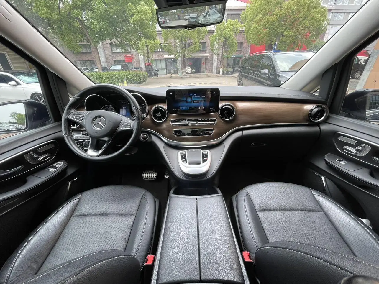 Mercedes-Benz Mercedes-Benz V-class V 260 L Long Wheelbase Premium Edition