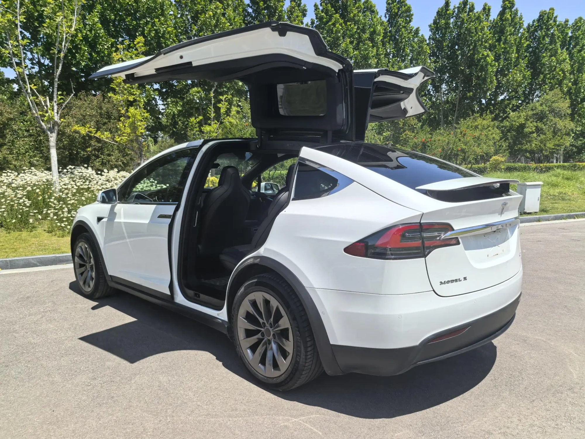 Tesla Model X 90D