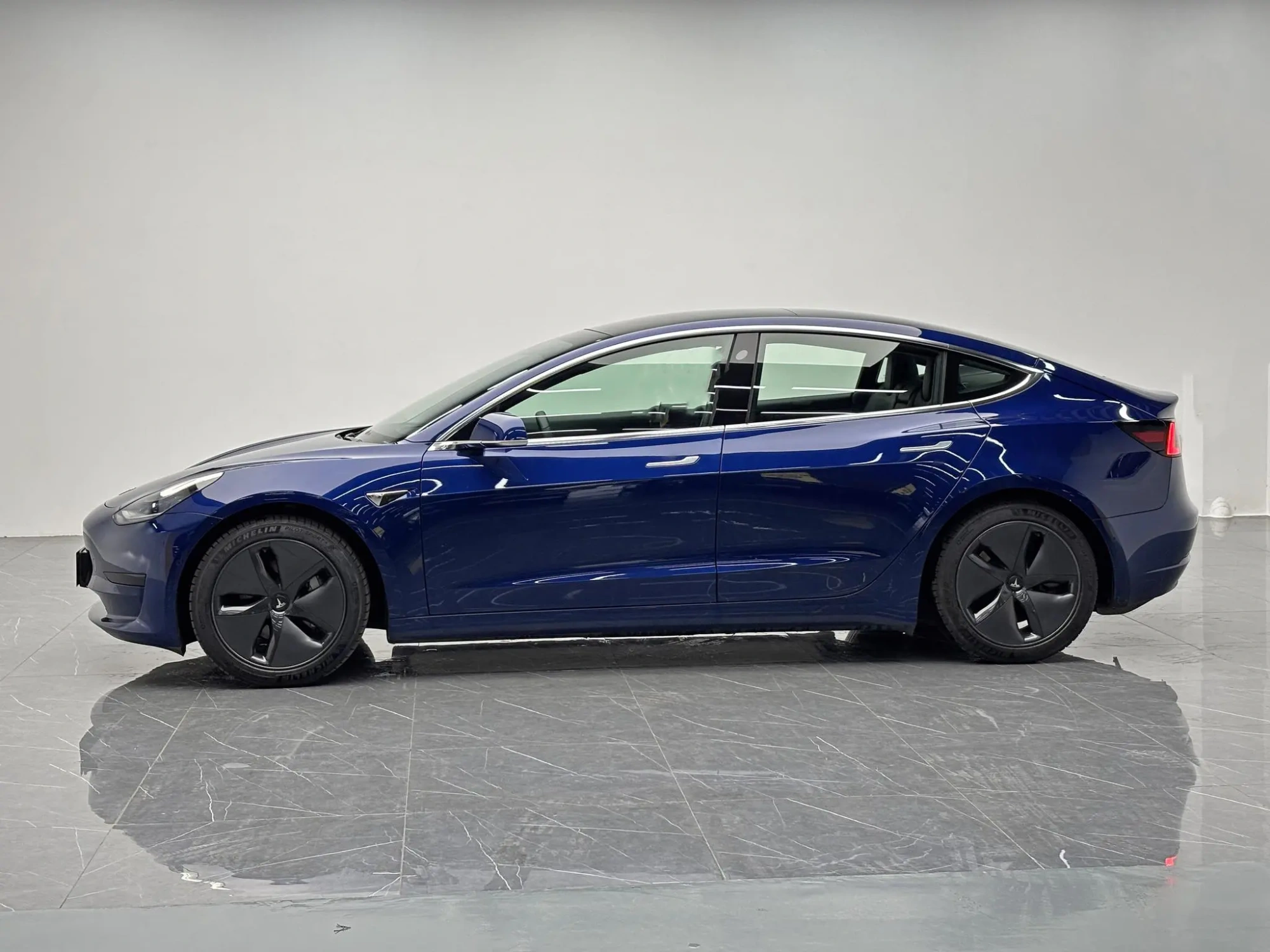 Tesla Model 3 Upgraded version of standard battery life rear drive