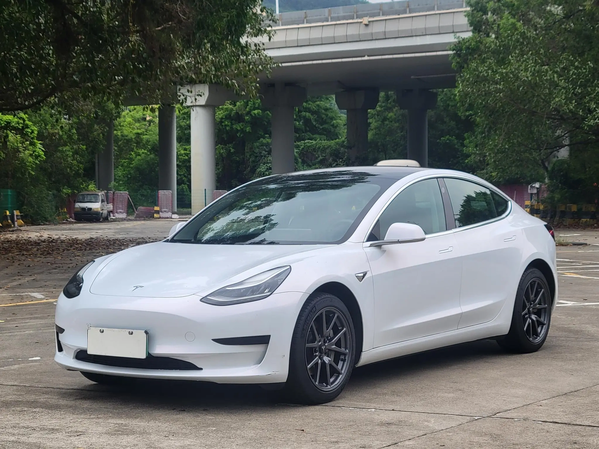 Tesla Model 3 Upgraded version of standard battery life rear drive