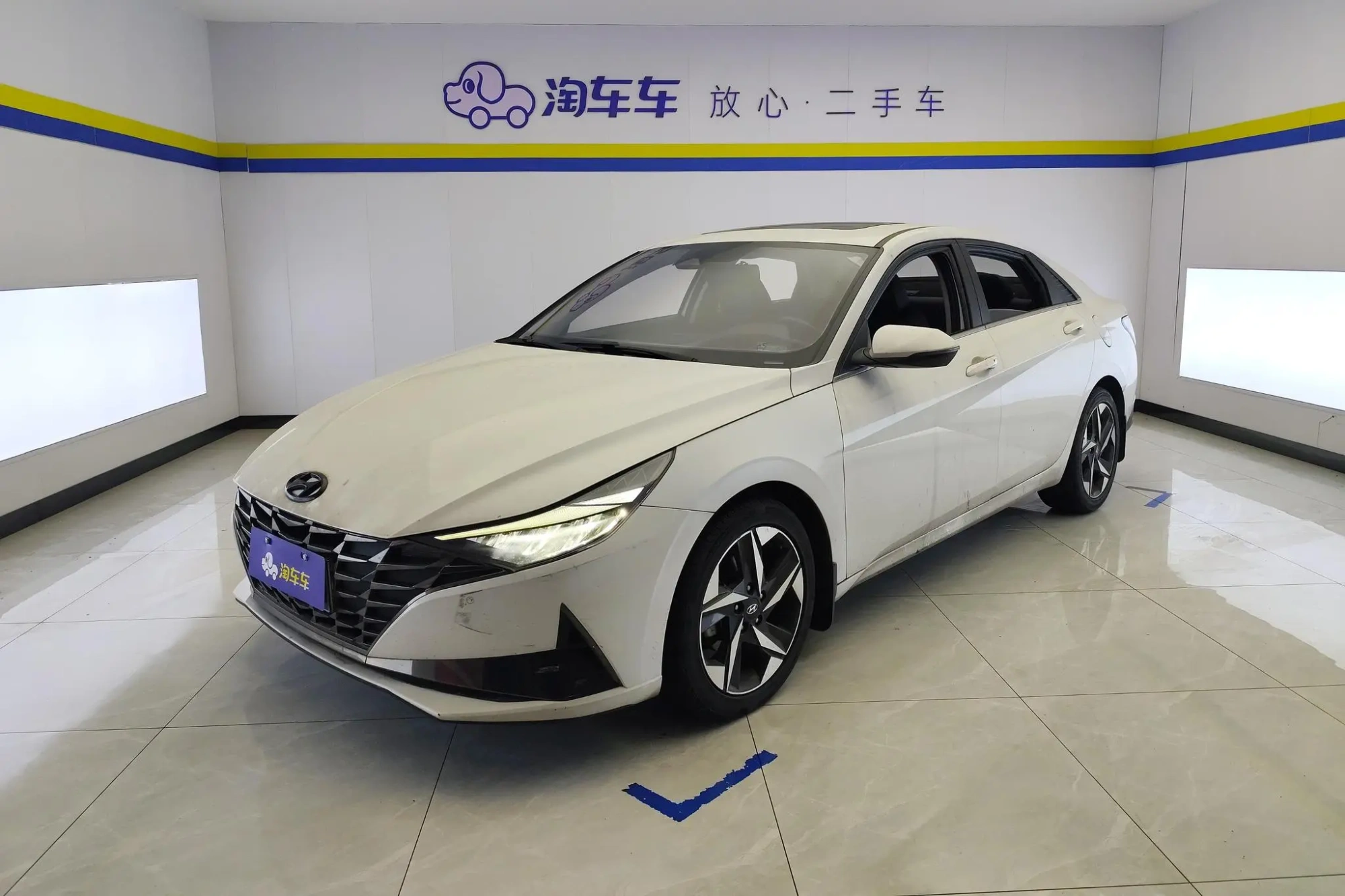 Hyundai Elantra 1.5L CVT LUX Premium Edition