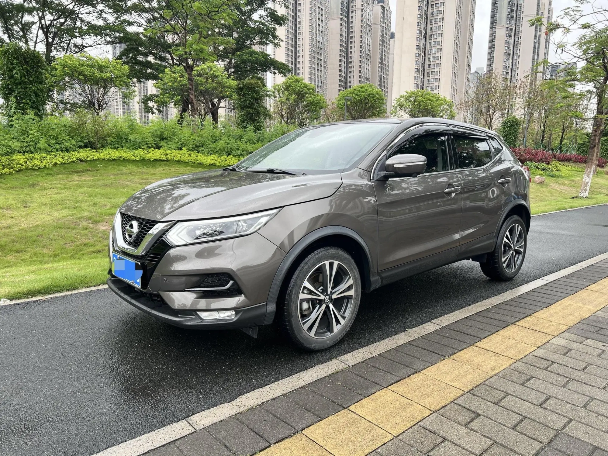 Nissan Qashqai 2.0L CVT Deluxe Edition