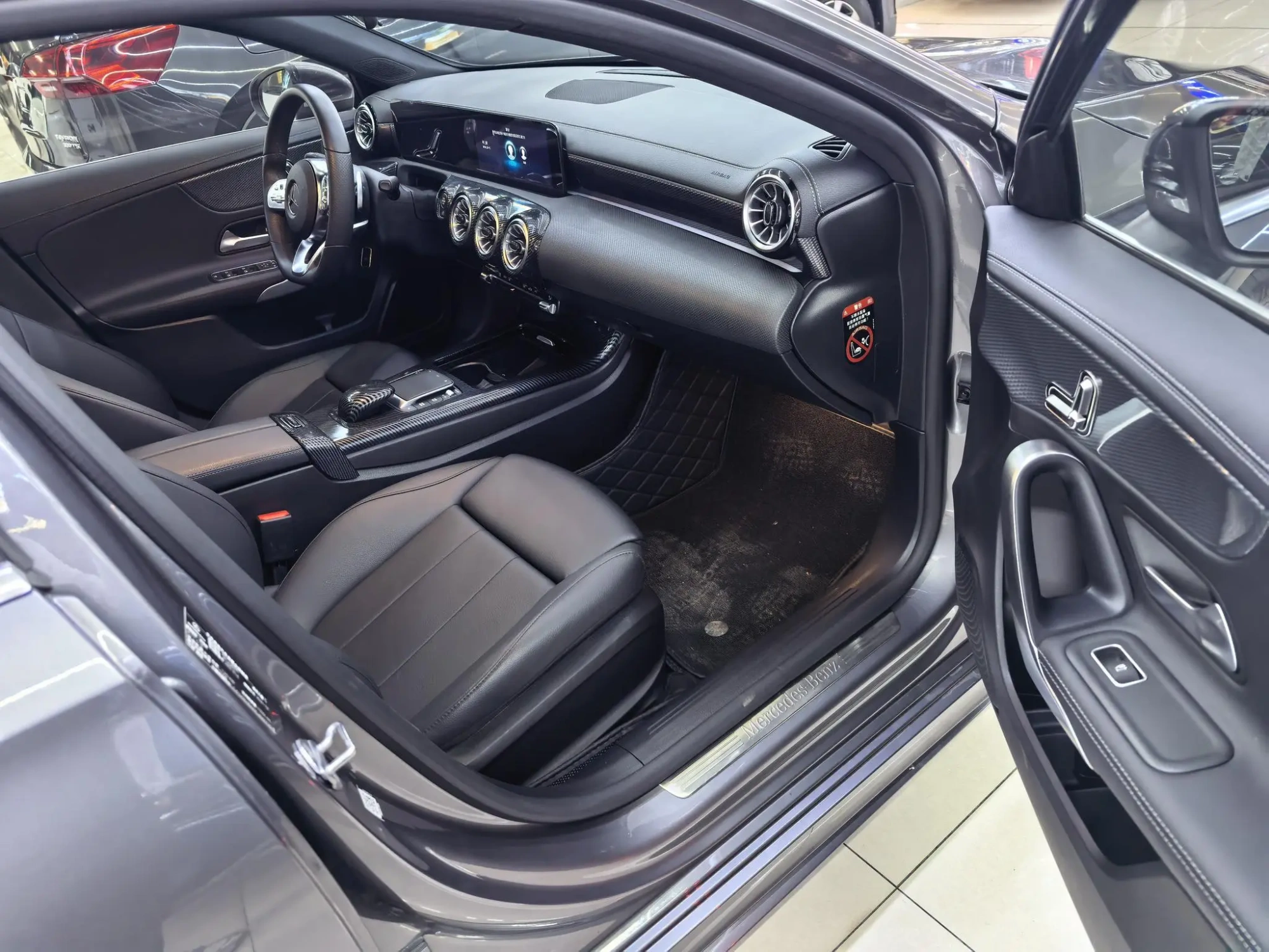 Mercedes-Benz Mercedes-Benz A-class Facelift A 200 L sports sedan fashion version