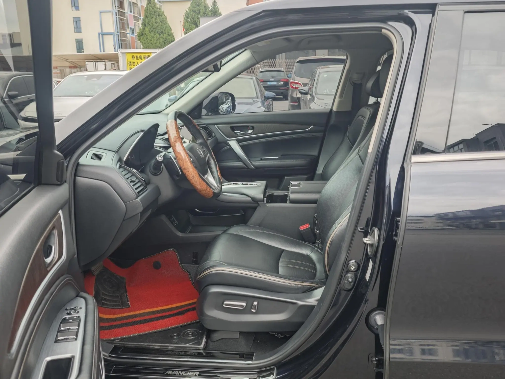 Honda Crown Road 370 TURBO 9AT Deluxe Edition