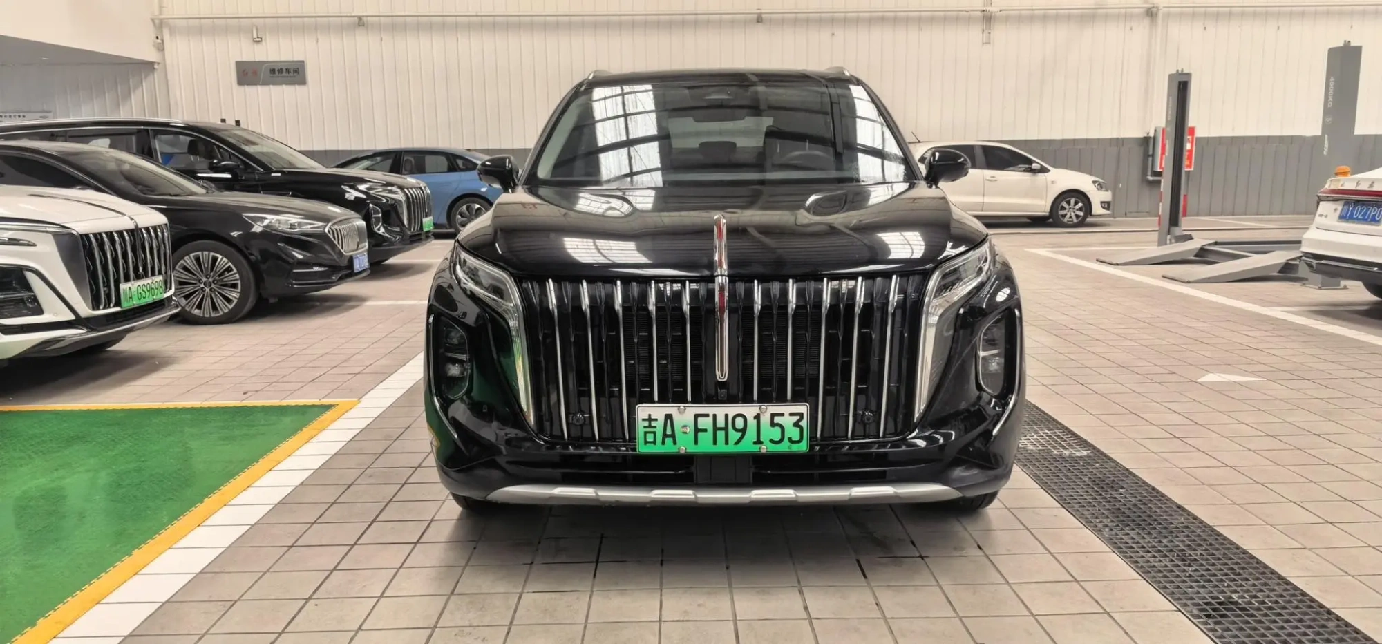 Hongqi Hongqi HS7 PHEV 2.0T four-wheel drive Qichang version 7 seats