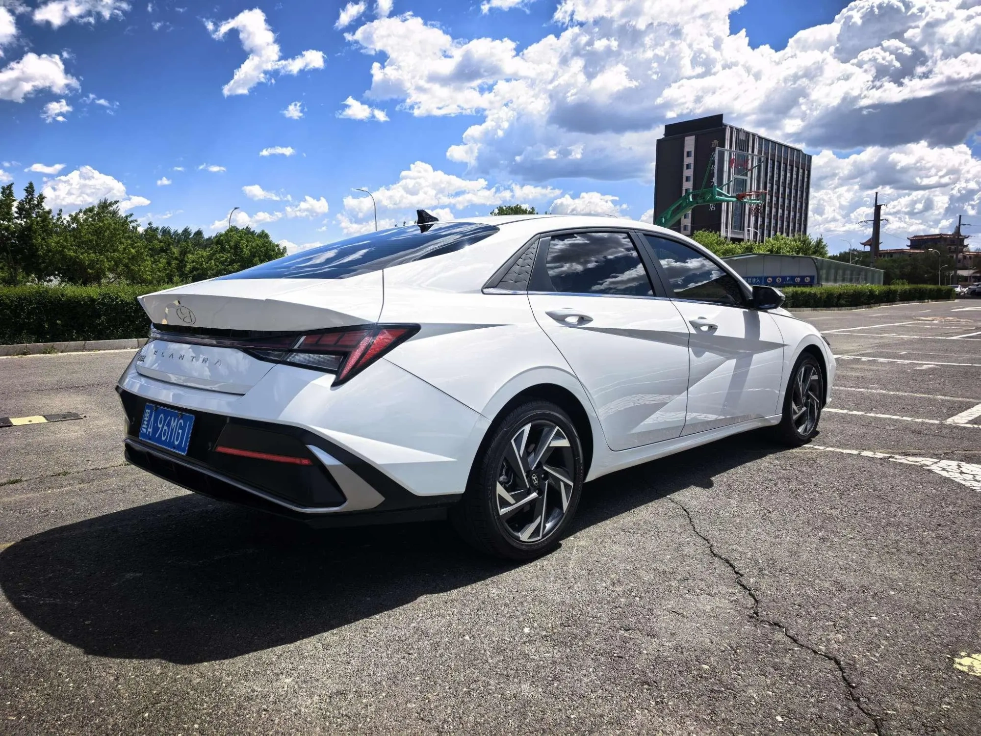 Hyundai Elantra 1.5L CVT LUX Premium Edition