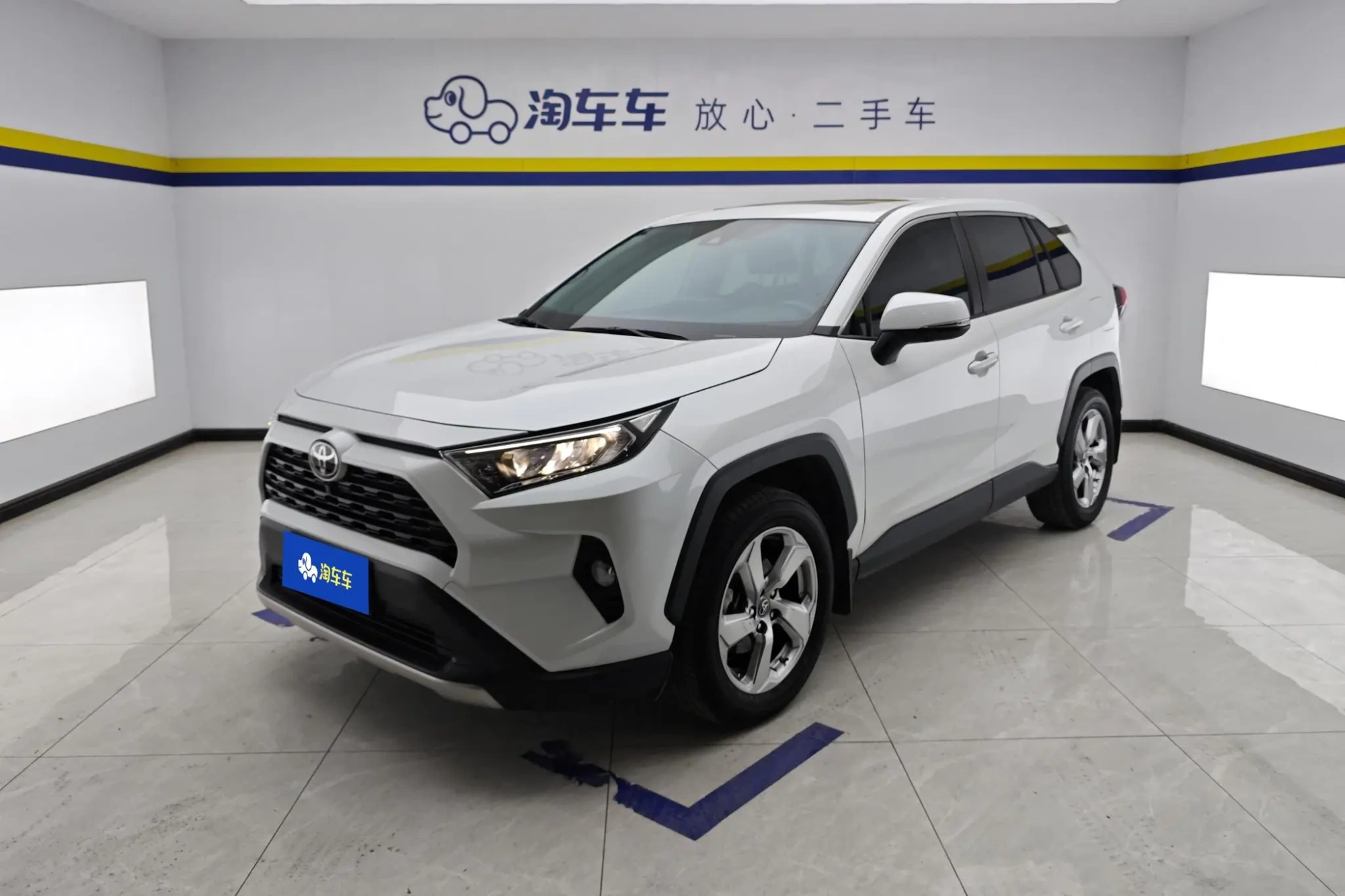 TOYOTA RAV4 Rongfang 2.0L CVT two-wheel drive fashion Plus version