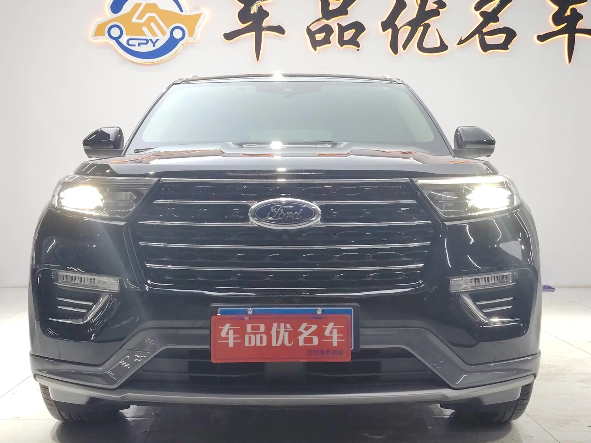 Ford Explorer EcoBoost 285 rear drive fashion version 6 seats