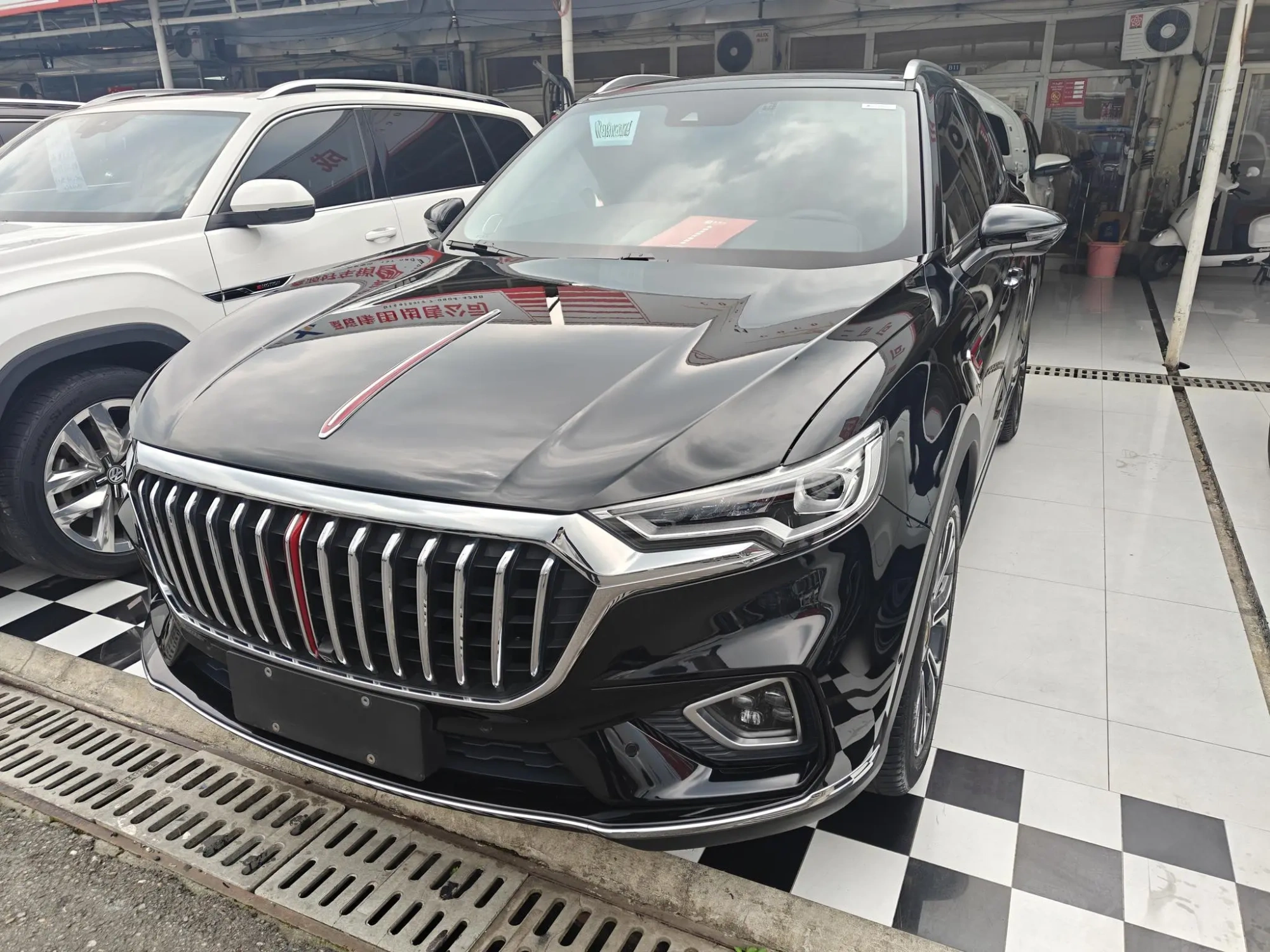 Hongqi Hongqi HS5 2.0T Zhilian flag collar four-wheel drive version