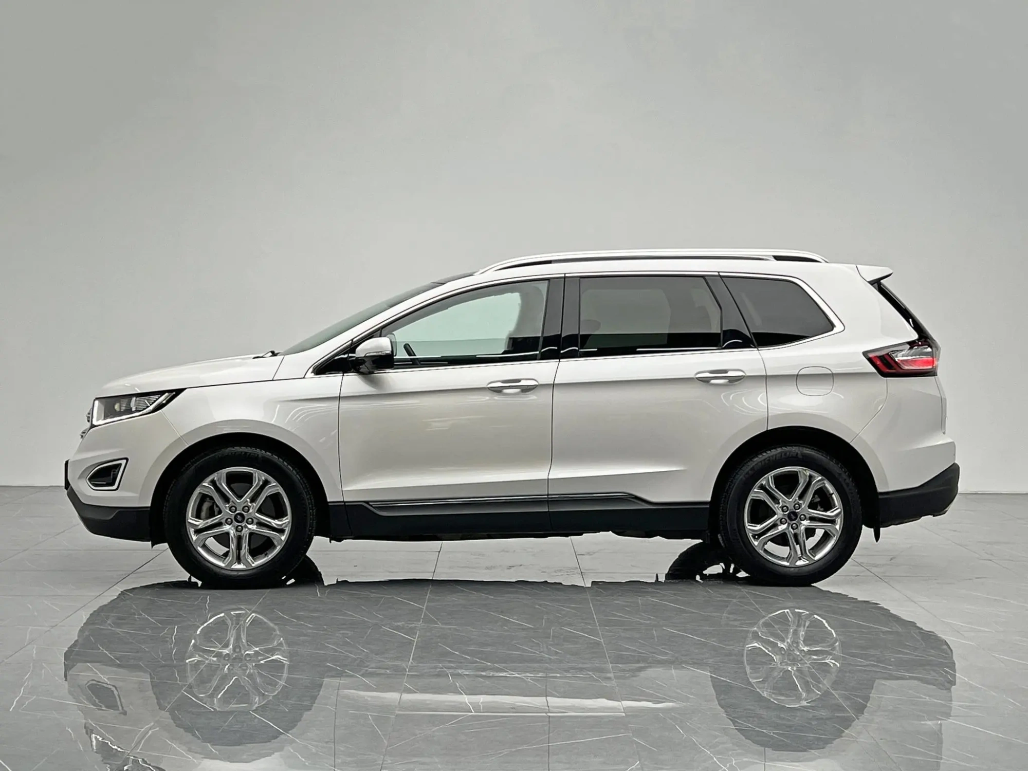 Ford Sharp World EcoBoost 245 two-wheel drive Hao Rui type 7-seater country V