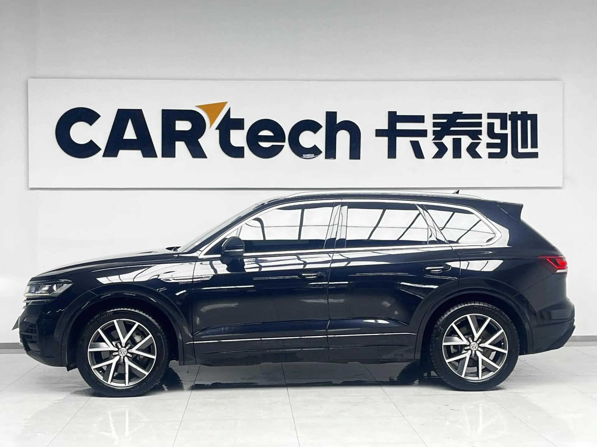 Volkswagen Touareg 3.0 TSI Sharp Front Version Country V