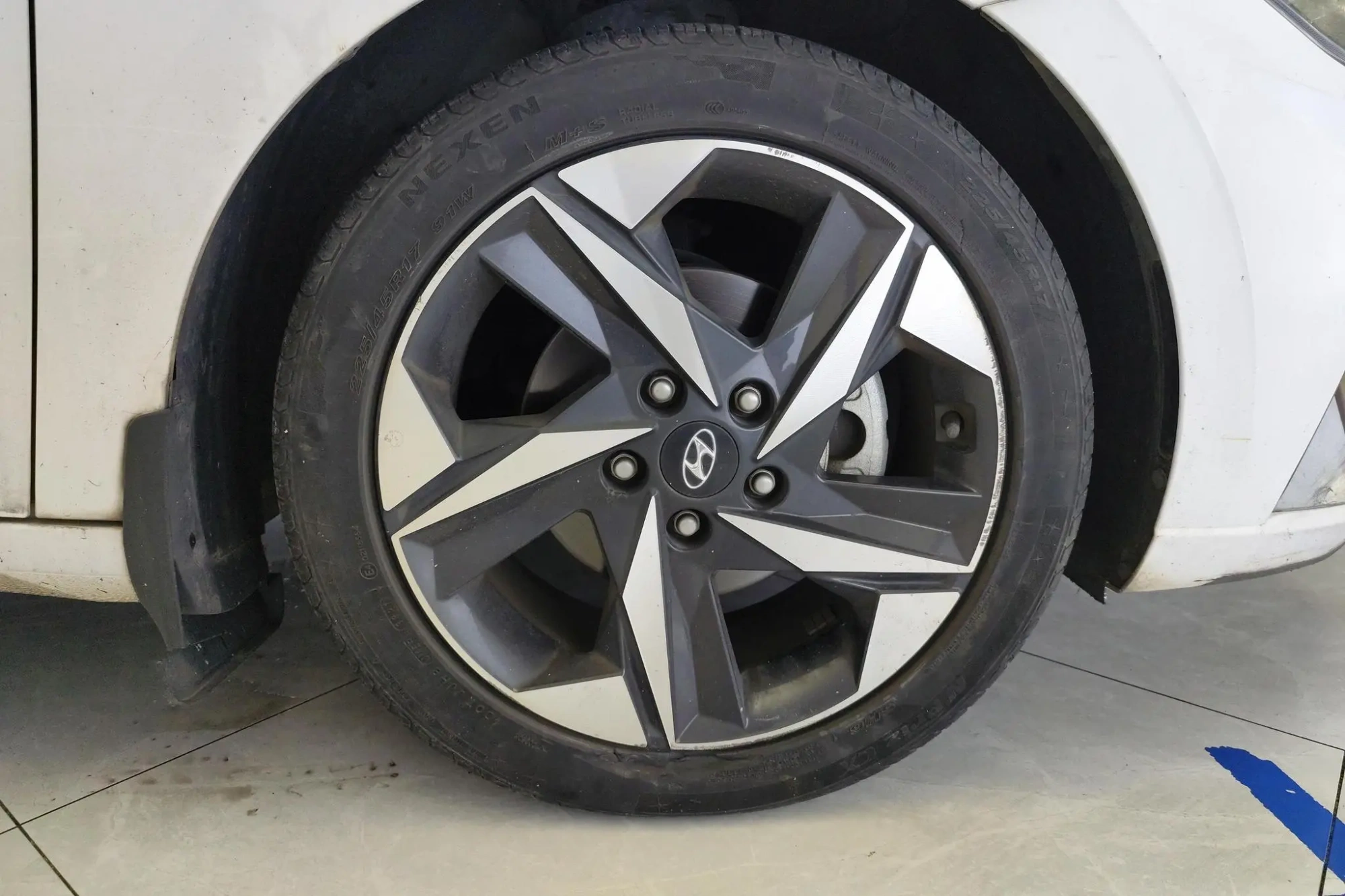 Hyundai Elantra 1.5L CVT LUX Premium Edition