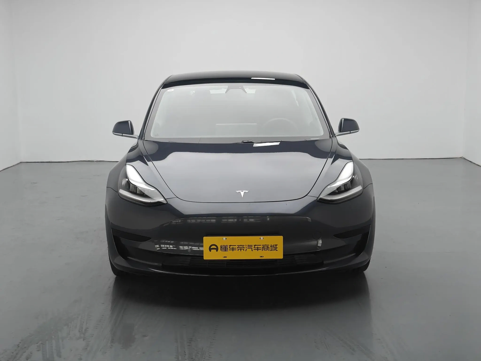 Tesla Model 3 Upgraded version of standard battery life rear drive