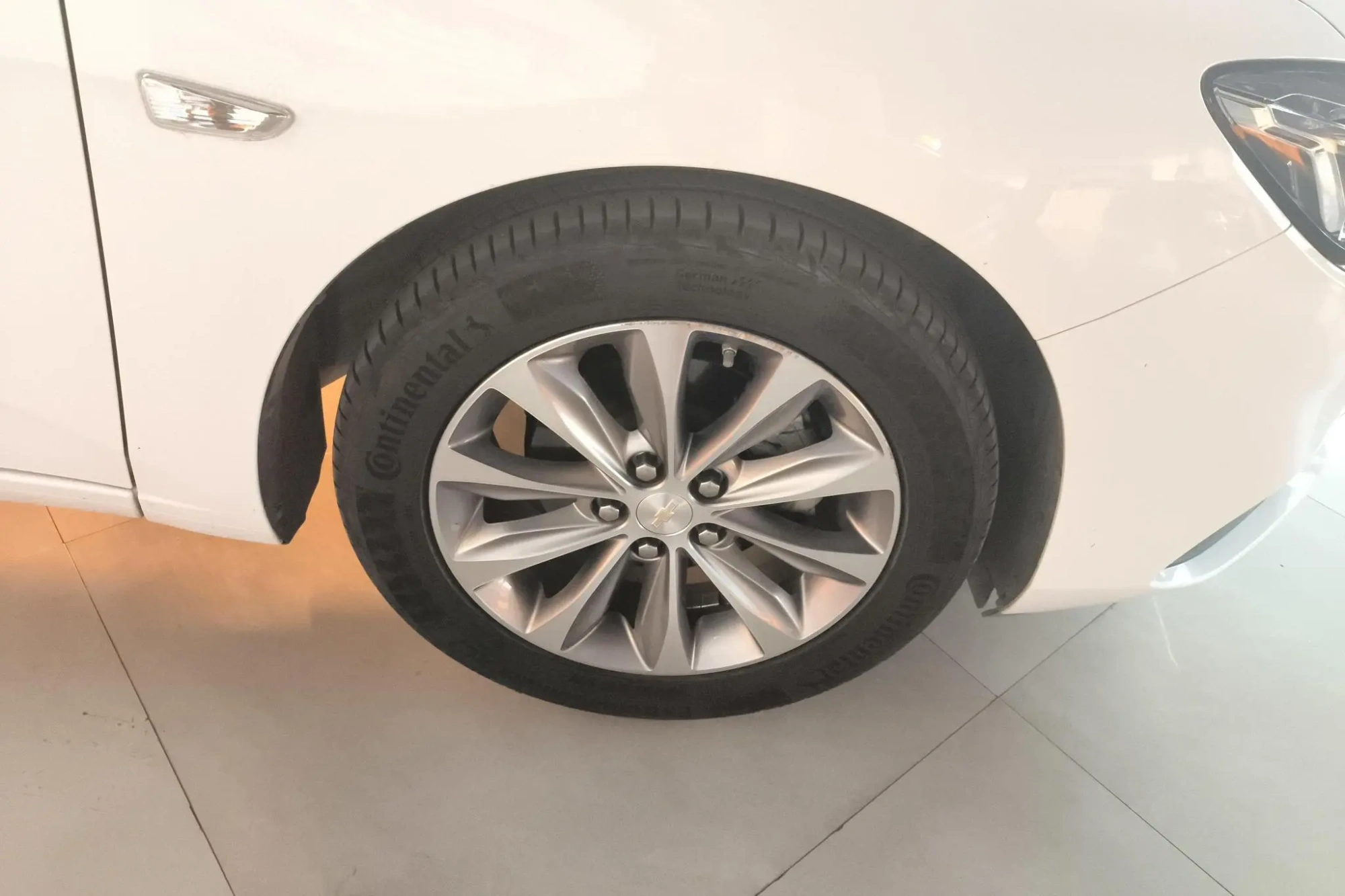 Chevrolet Cruze 320 automatic Enjoy Skylight version