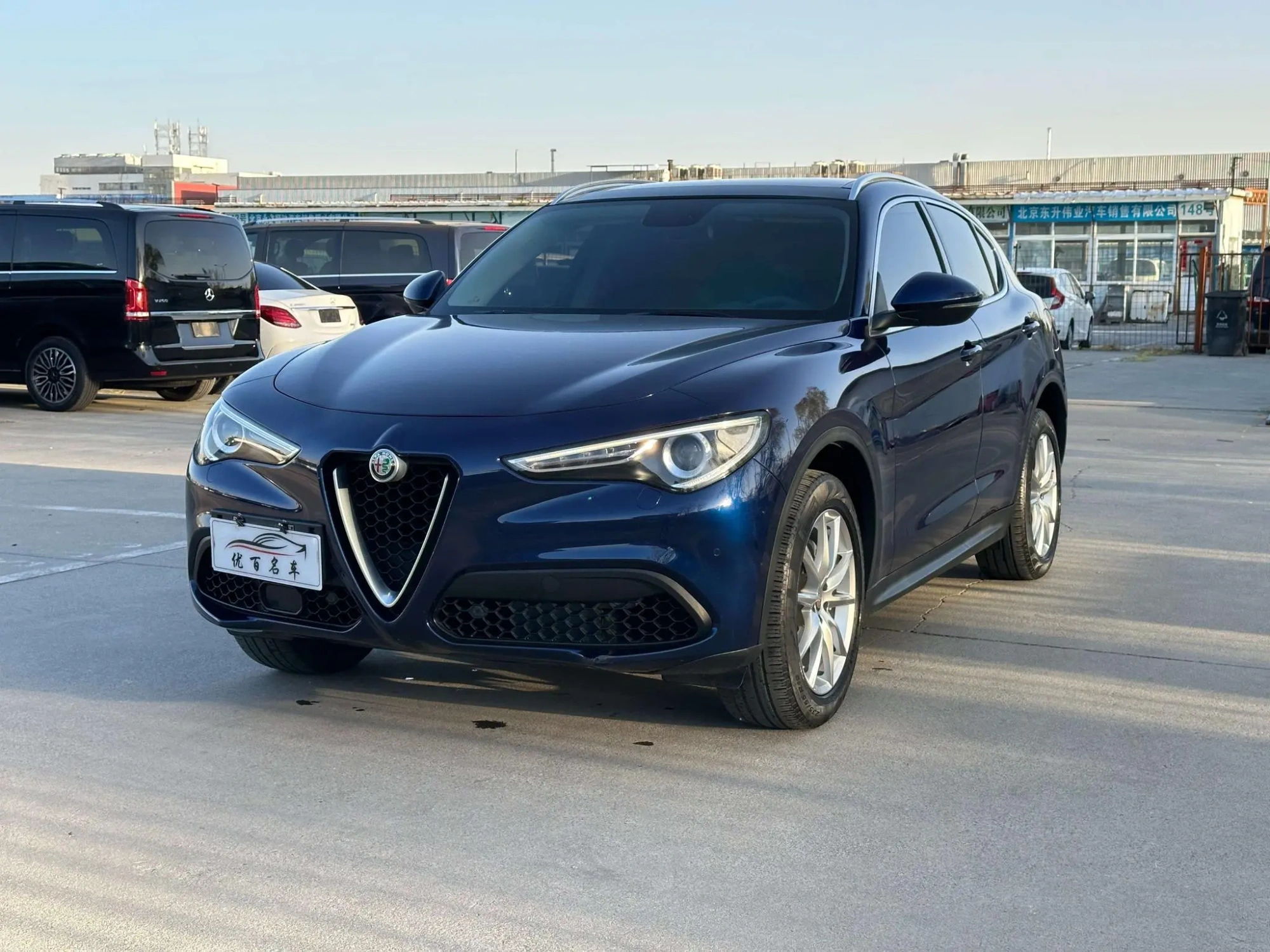 Alfa Romeo Stelvio 2.0T 200HP Deluxe Edition