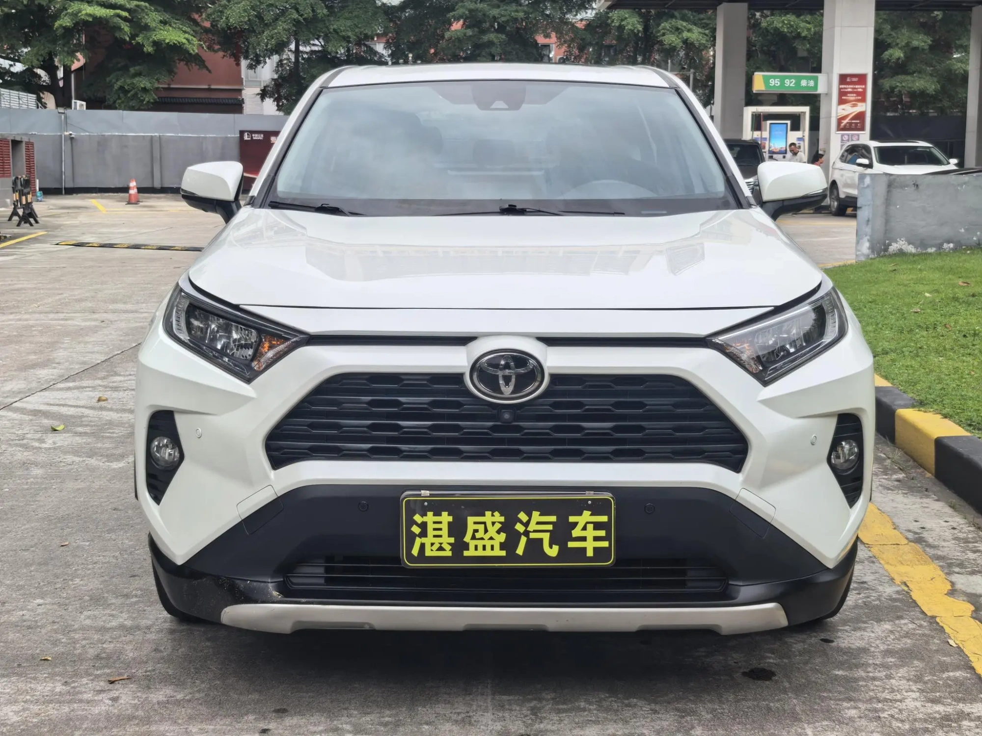 TOYOTA RAV4 Rongfang 2.0L CVT two-wheel drive fashion version
