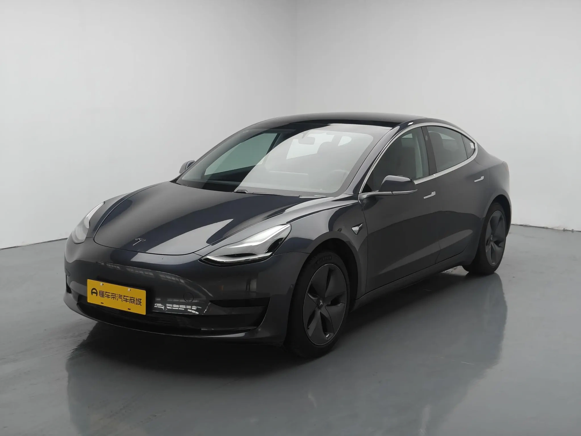 Tesla Model 3 Upgraded version of standard battery life rear drive