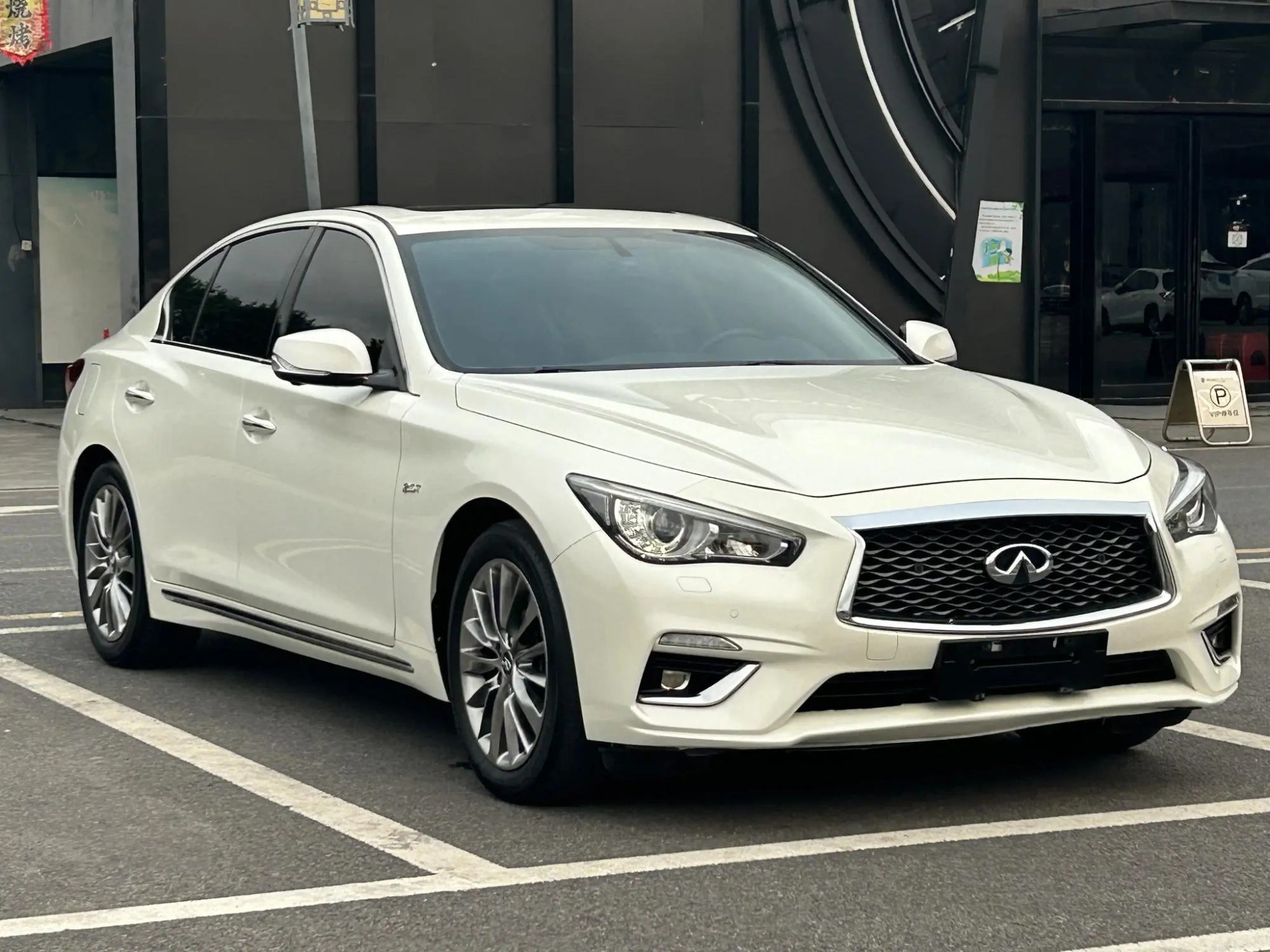 Infiniti Infiniti Q50L 2.0T Premium Version Country VI