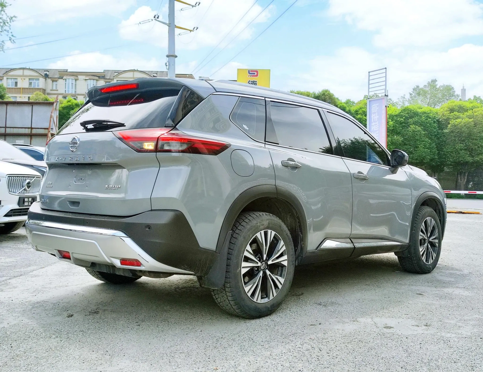 Nissan Qijun VC-Turbo 300 CVT 4WD Premium Edition 7 Seats
