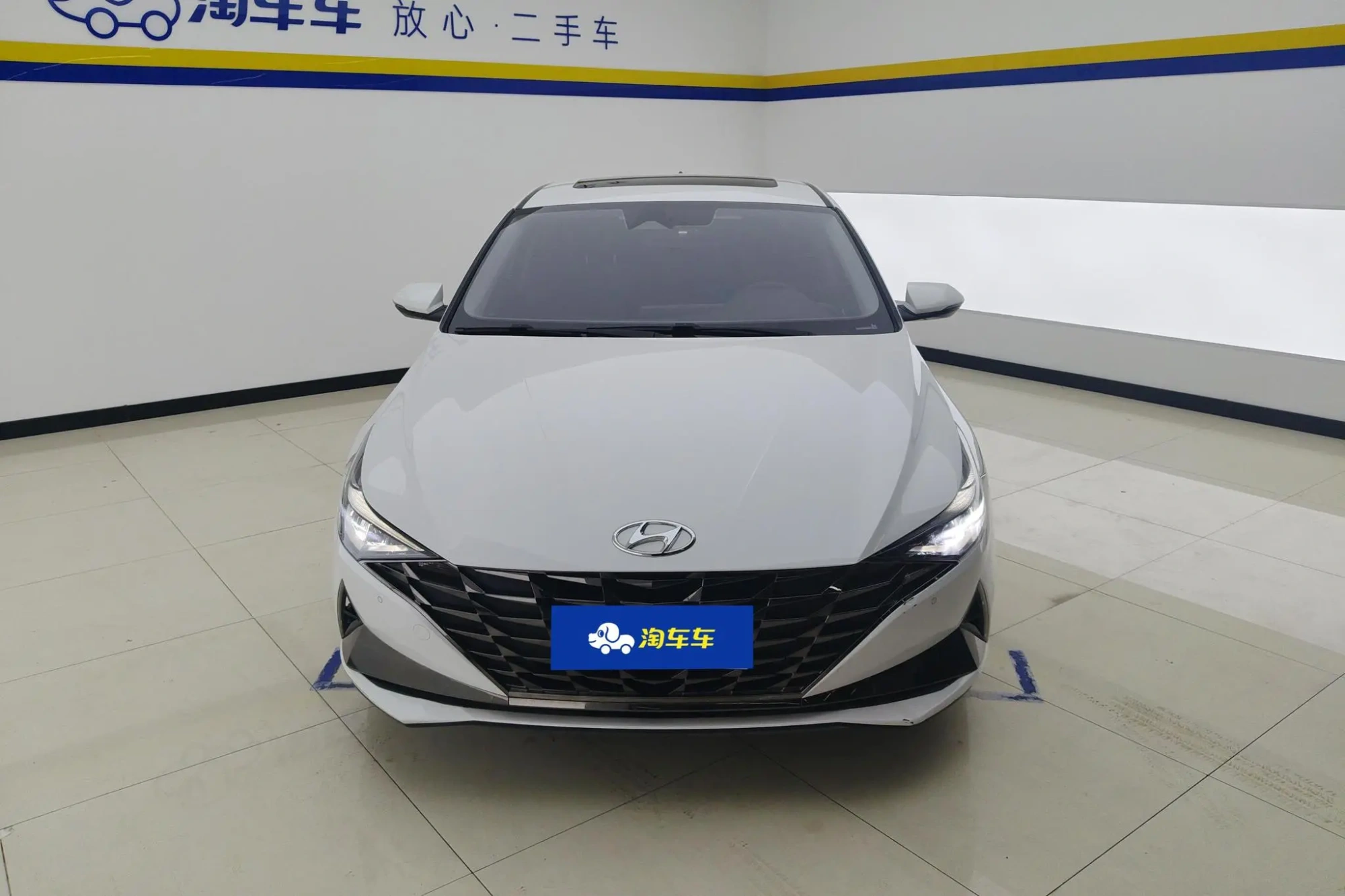 Hyundai Elantra 1.5L CVT LUX Premium Edition