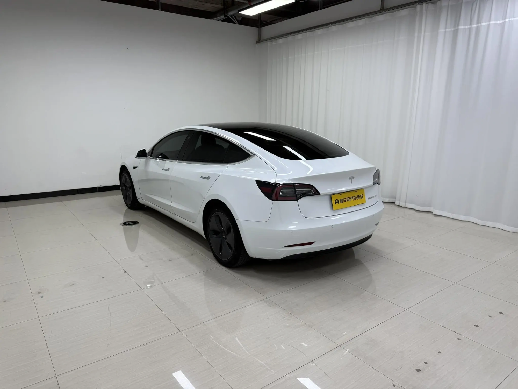 Tesla Model 3 Upgraded version of standard battery life rear drive