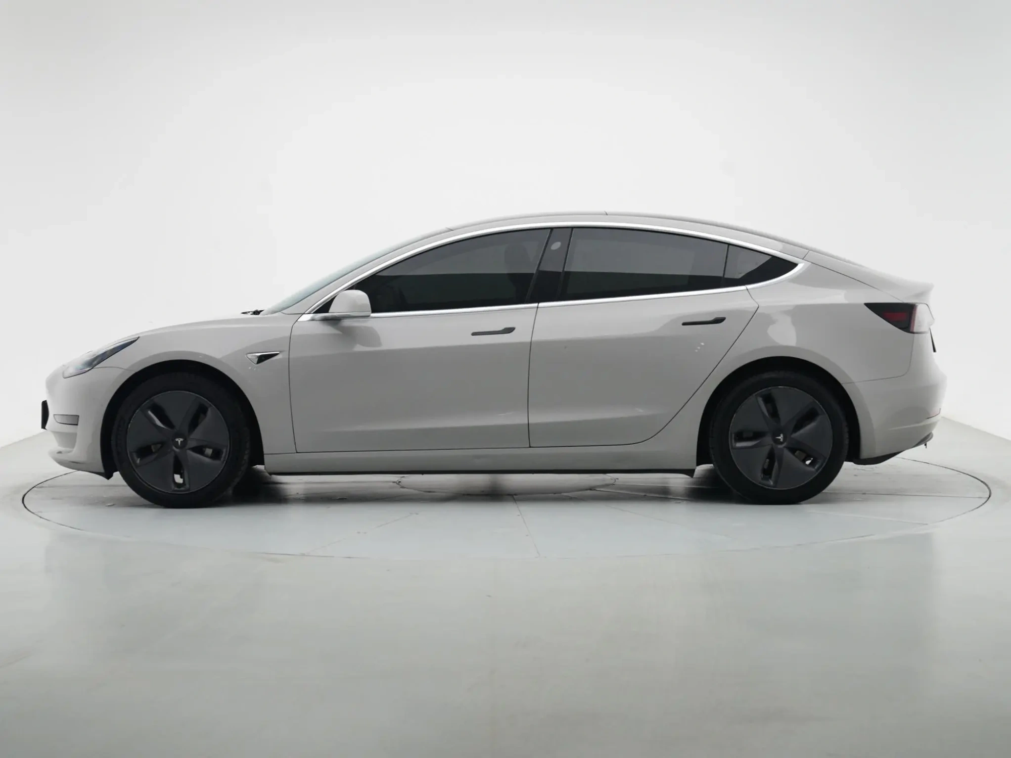 Tesla Model 3 Upgraded version of standard battery life rear drive
