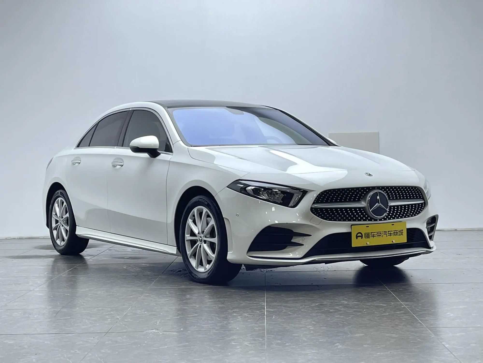 Mercedes-Benz Mercedes-Benz A-class A 200 L sports sedan fashion Version