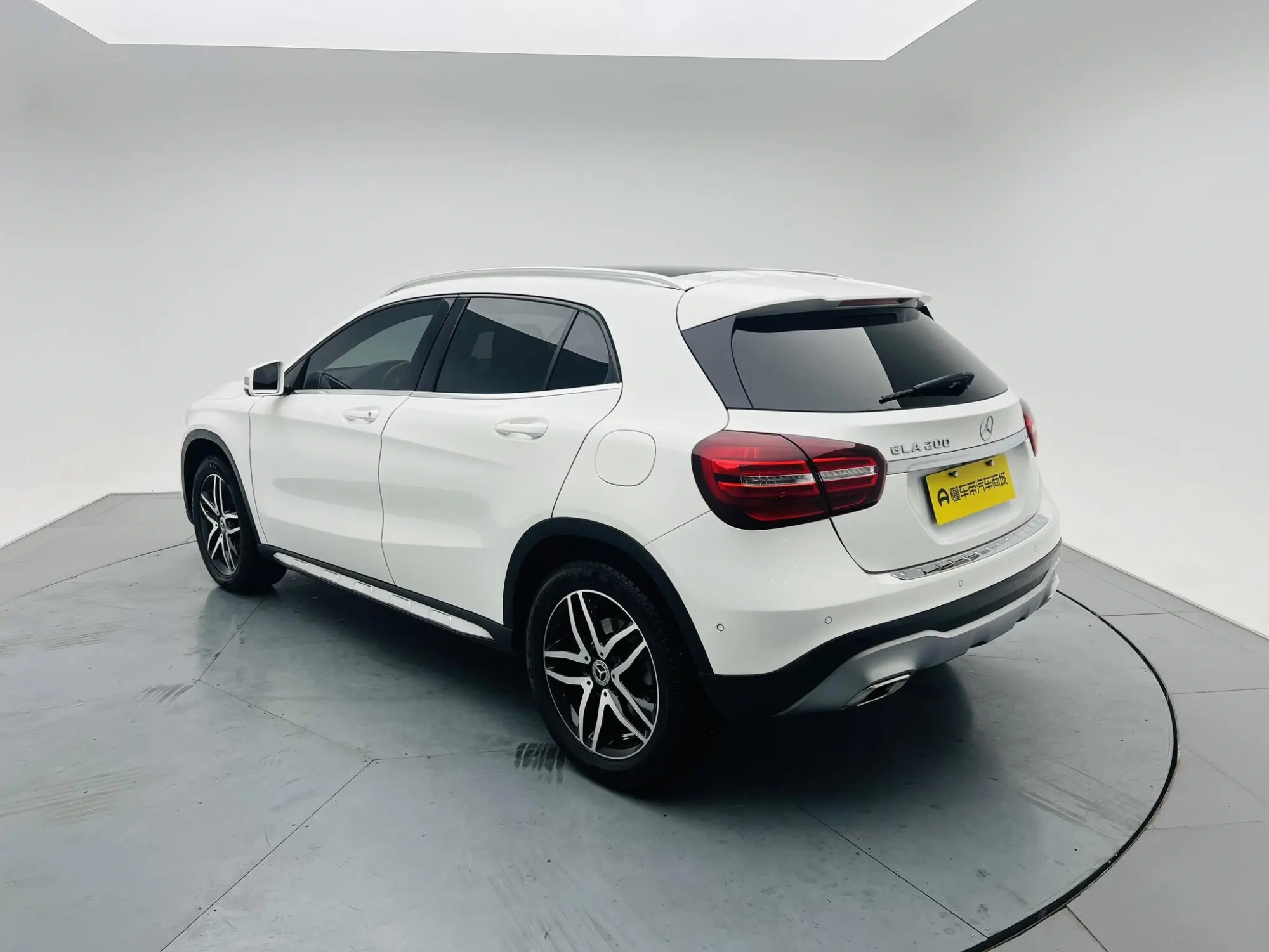 Mercedes-Benz Mercedes-Benz GLA GLA 200 fashion type