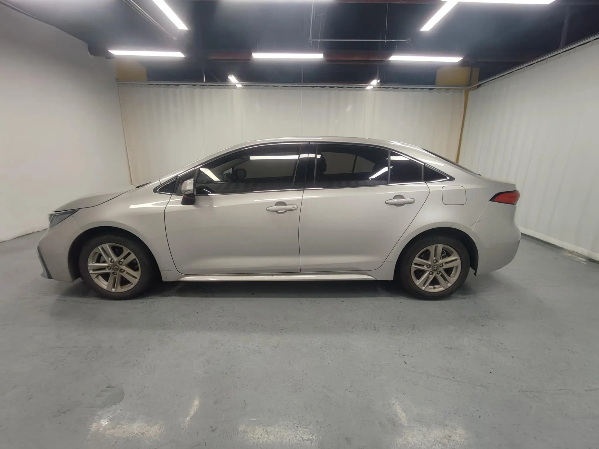 TOYOTA Ling Shang 2.0L Leading version