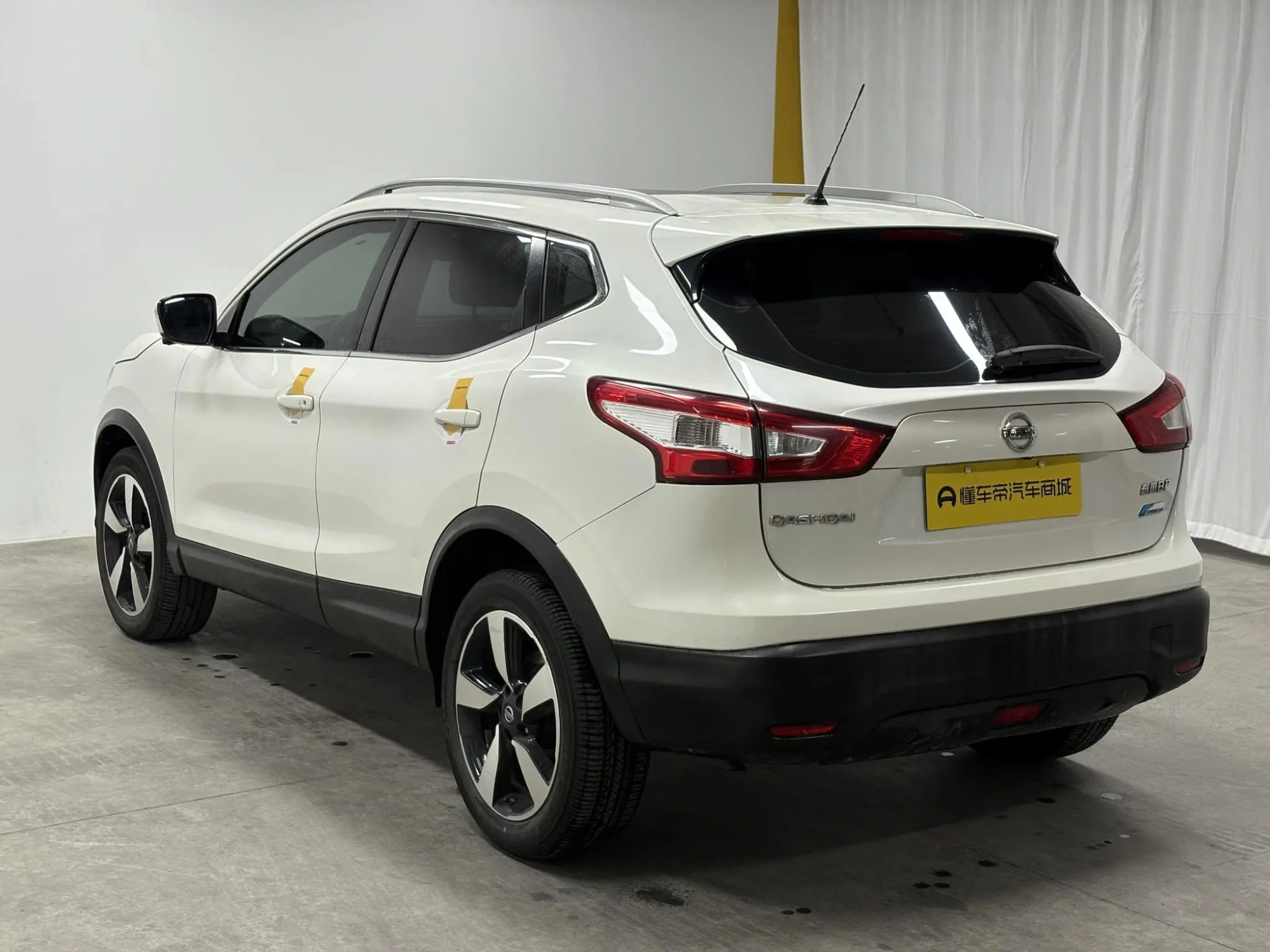 Nissan Qashqai 2.0L CVT Deluxe Edition
