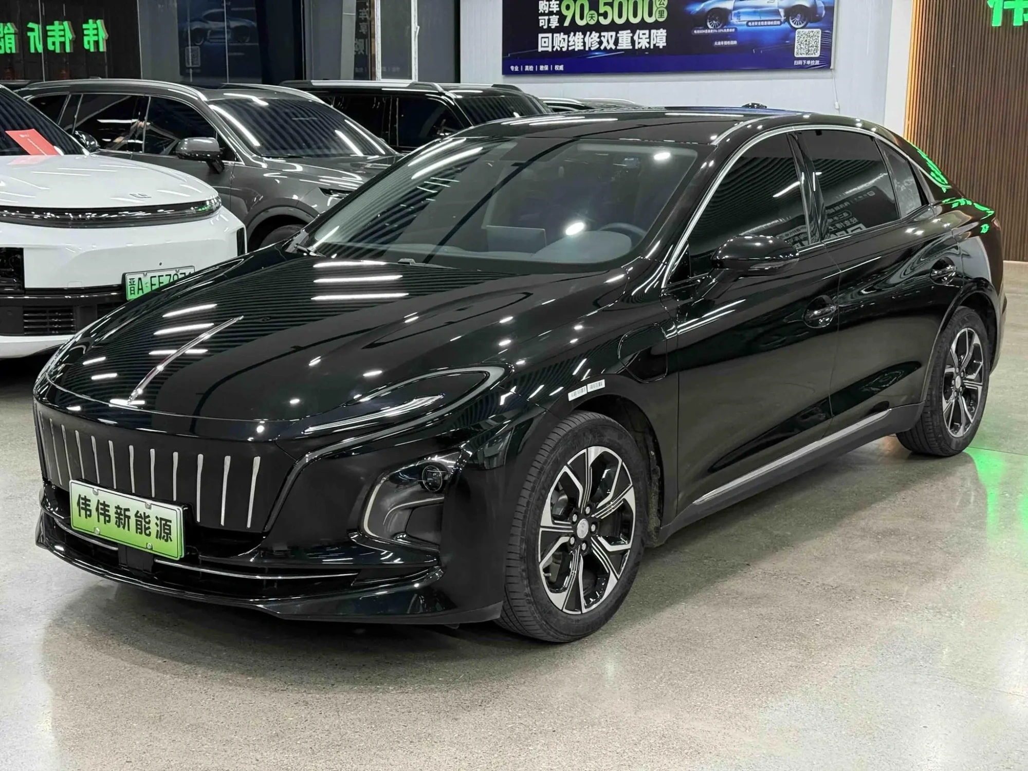 Hongqi Hongqi E-QM5 Basic Travel Version