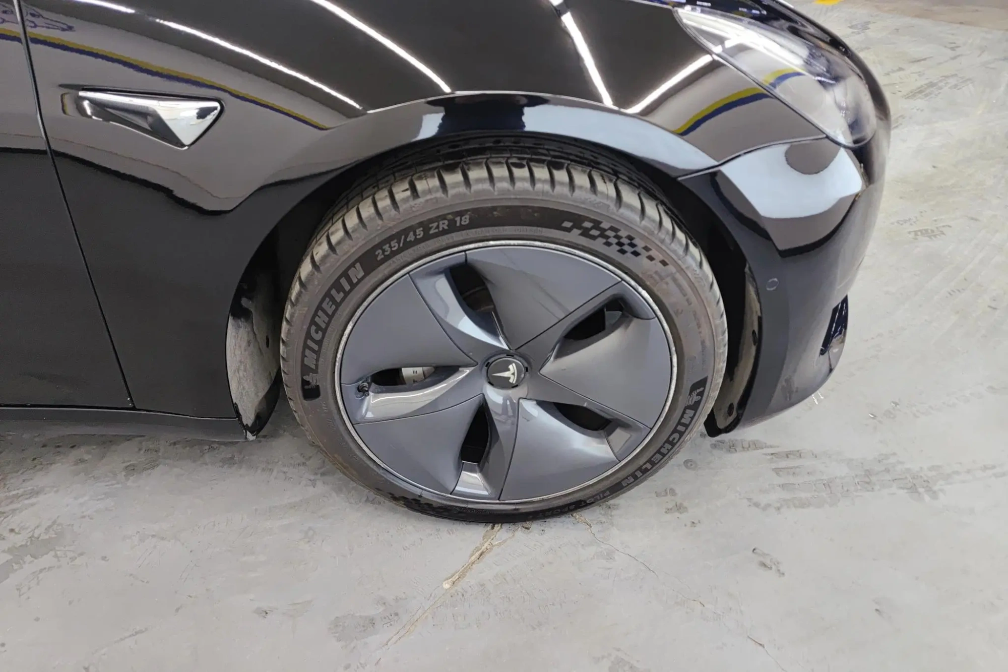 Tesla Model 3 Upgraded version of standard battery life rear drive