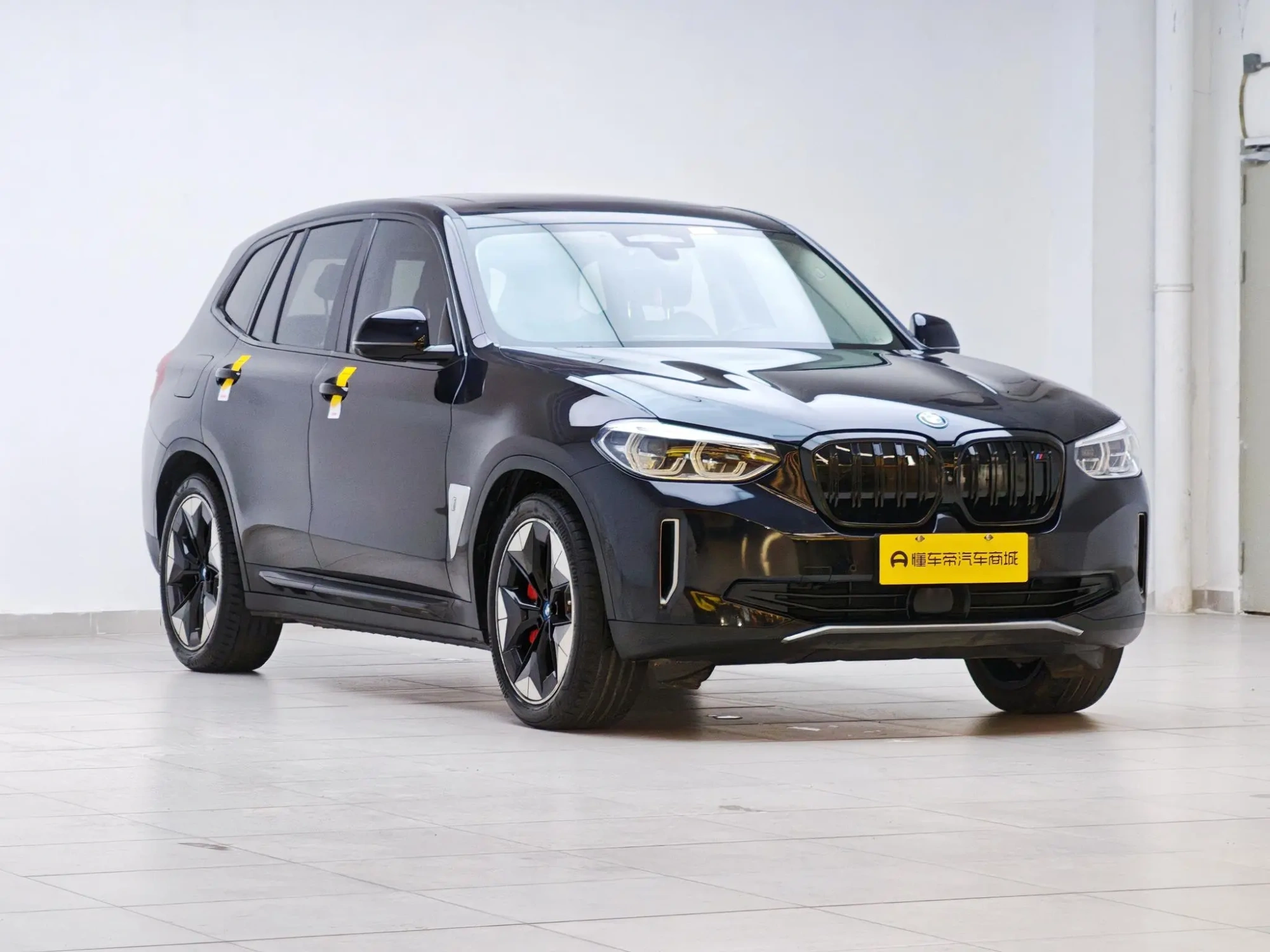 BMW BMW iX3 Facelift collar type