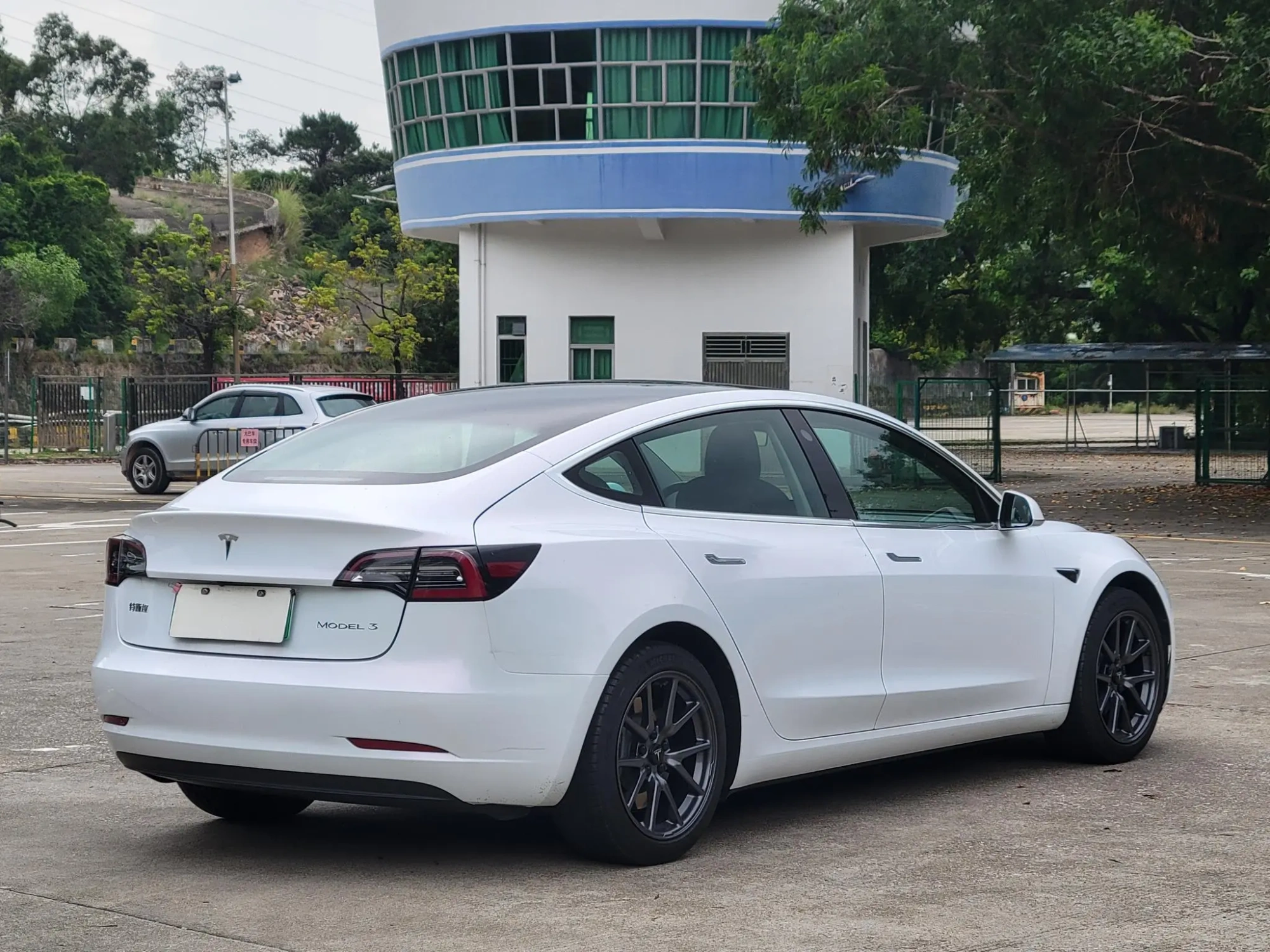 Tesla Model 3 Upgraded version of standard battery life rear drive
