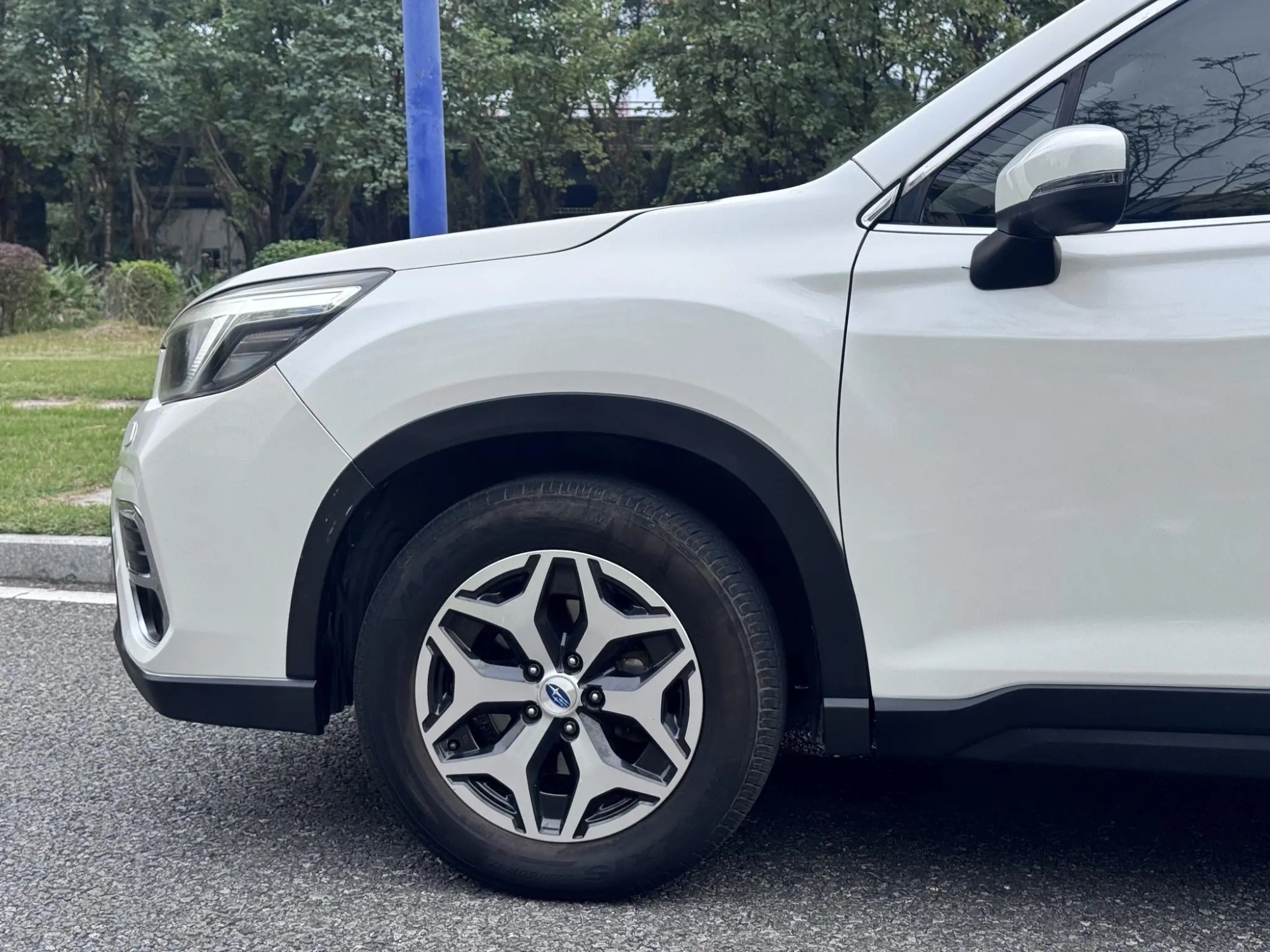 Subaru FORESTER Forester 2.0i Deluxe Edition