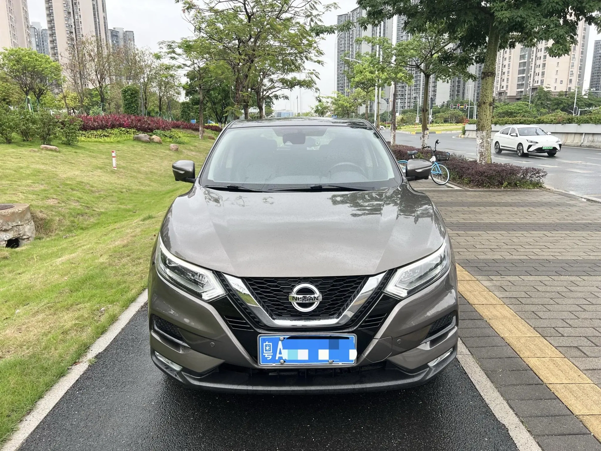 Nissan Qashqai 2.0L CVT Deluxe Edition