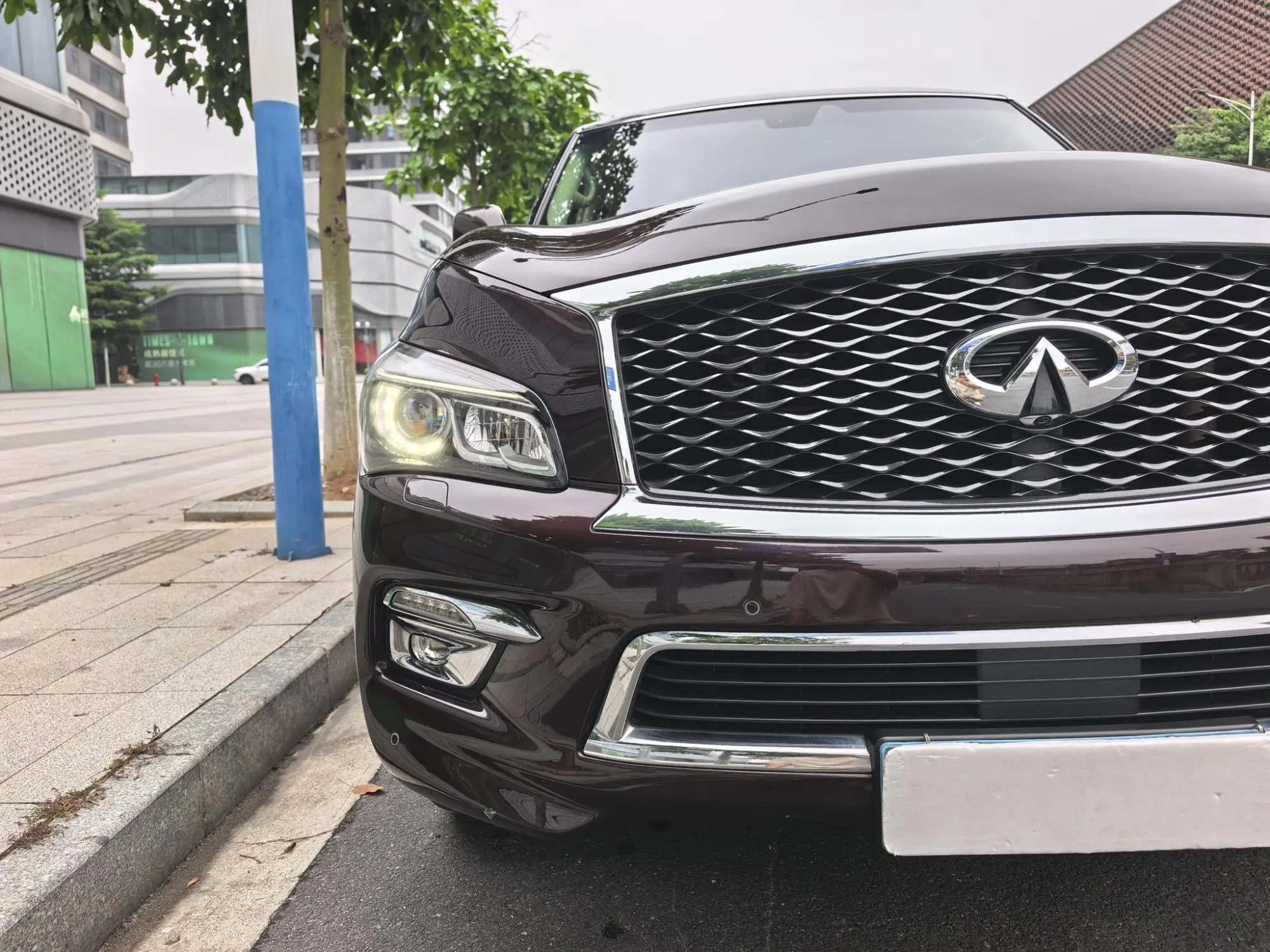 Infiniti Infiniti QX80 5.6L 4WD