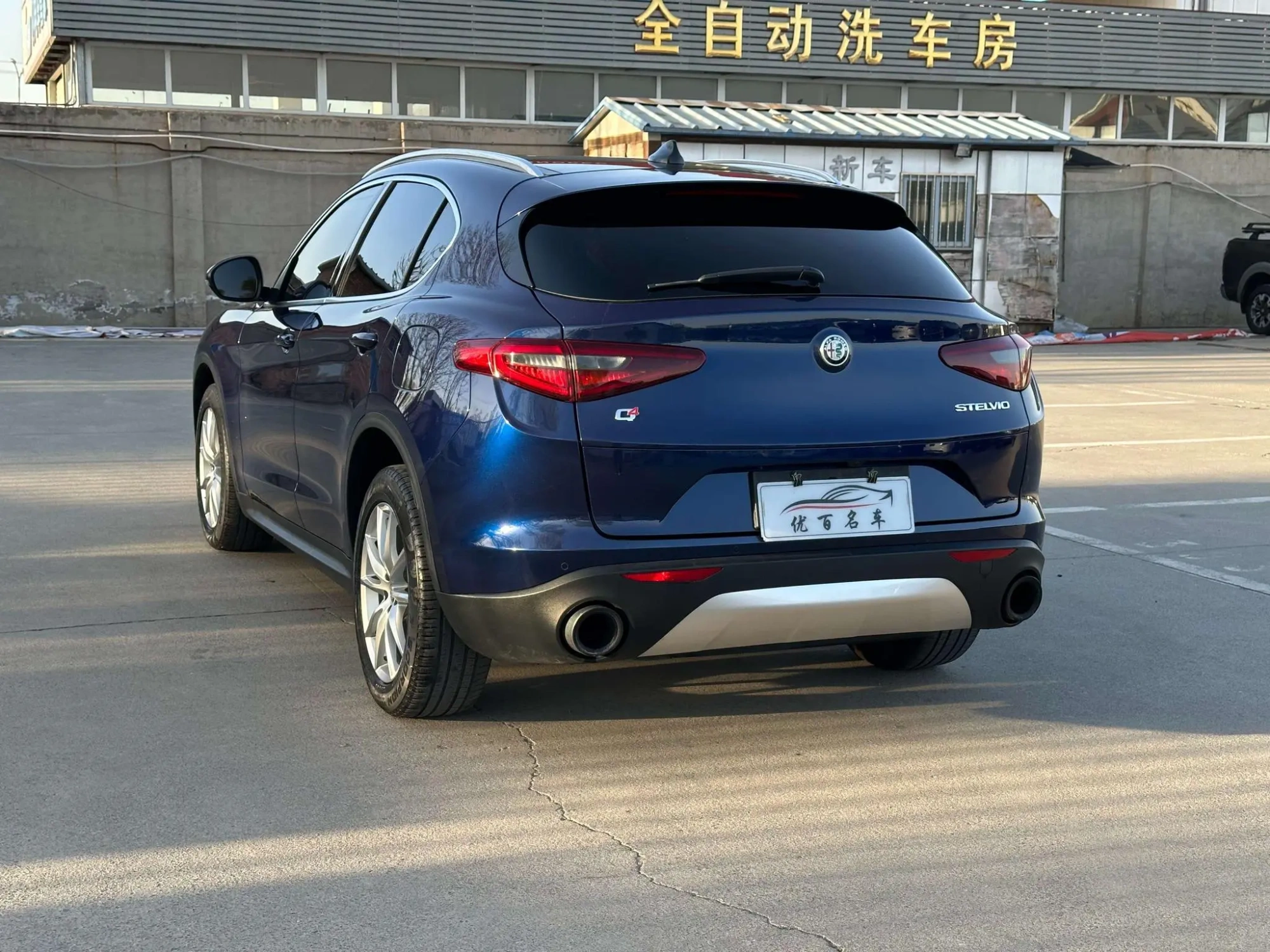 Alfa Romeo Stelvio 2.0T 200HP Deluxe Edition