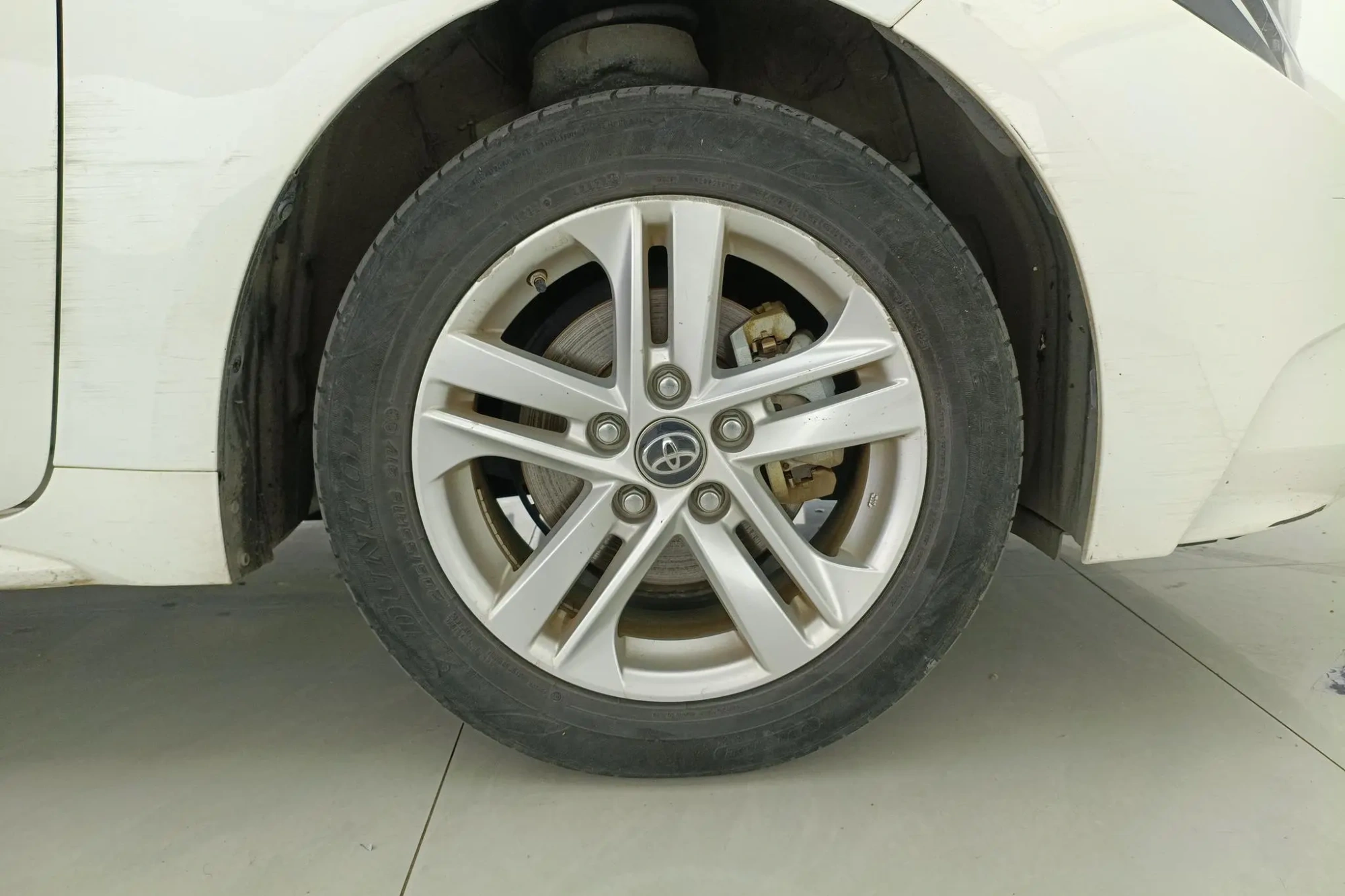 TOYOTA Lei Ling Dual engine 1.8H E-CVT Leading version