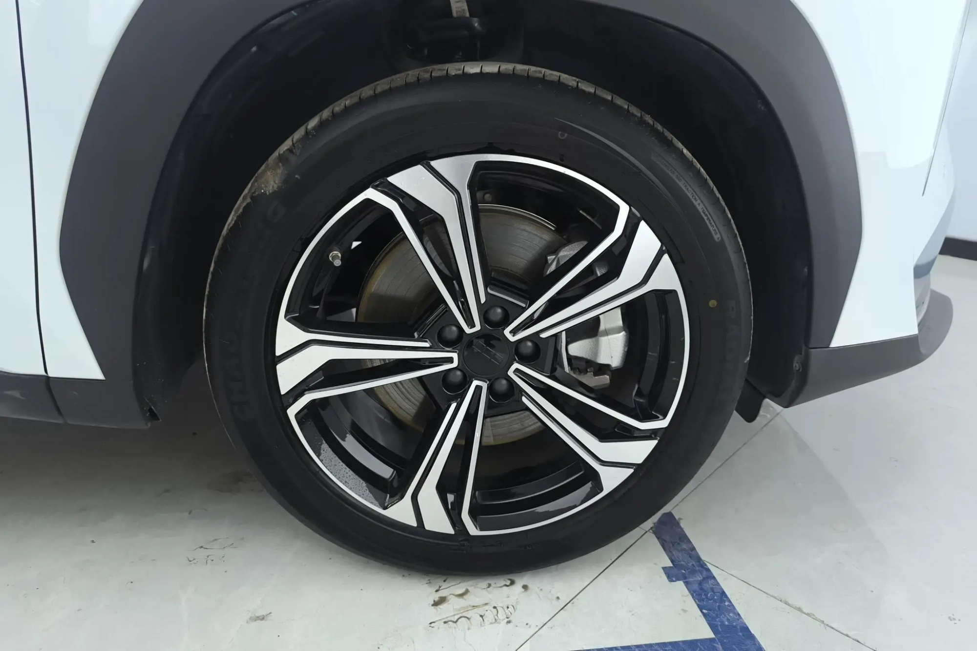 Geely Galaxy Galaxy L7 1.5L EM-i 115km Discovery+ version