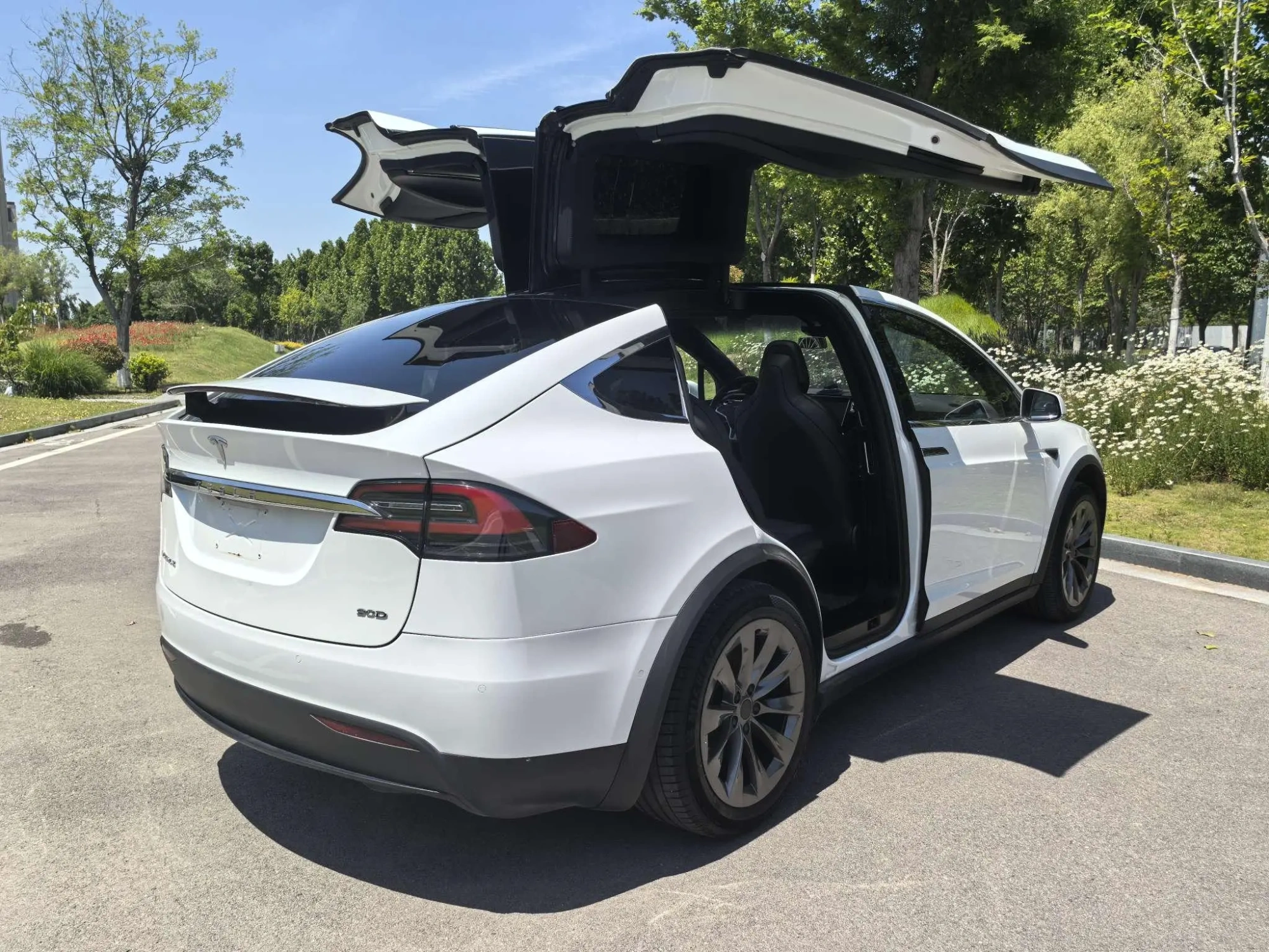 Tesla Model X 90D
