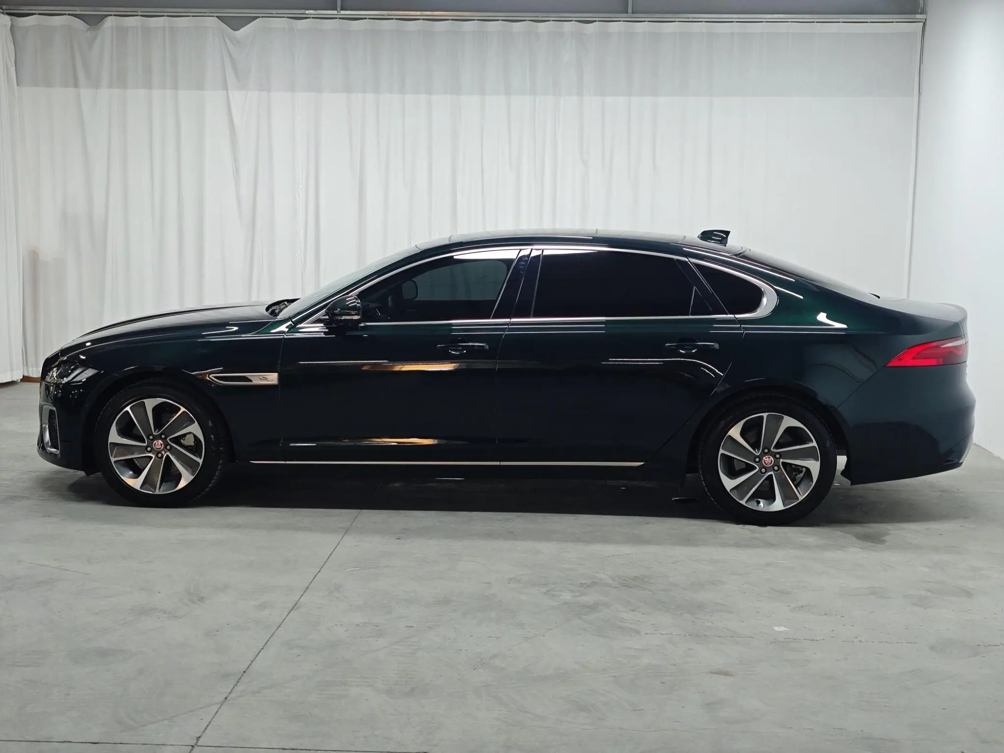 Jaguar Jaguar XFL 2.0T P200 two-wheel drive Elite Deluxe Edition
