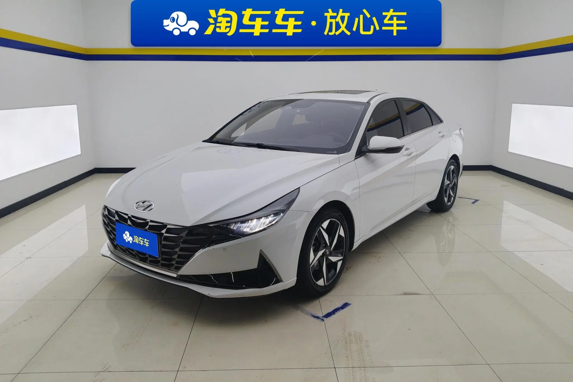 Hyundai Elantra 1.5L CVT LUX Premium Edition